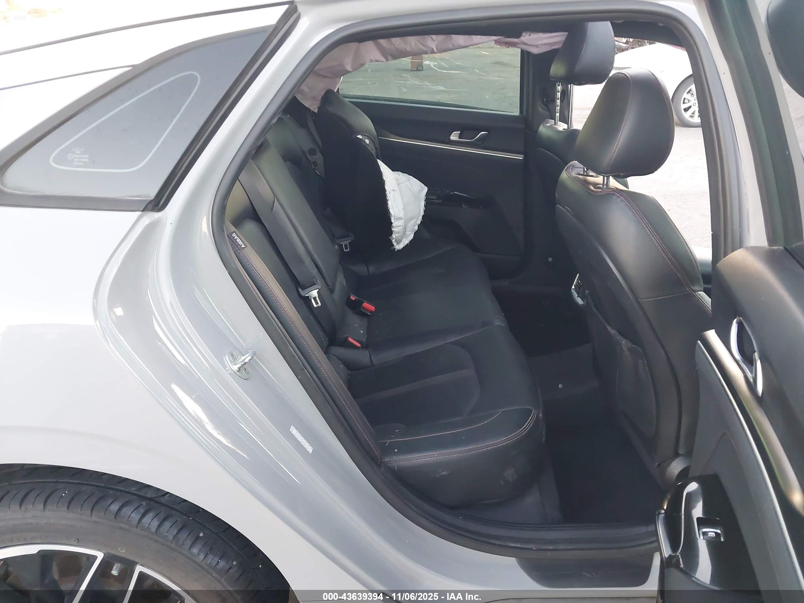 KIA K5 image 8