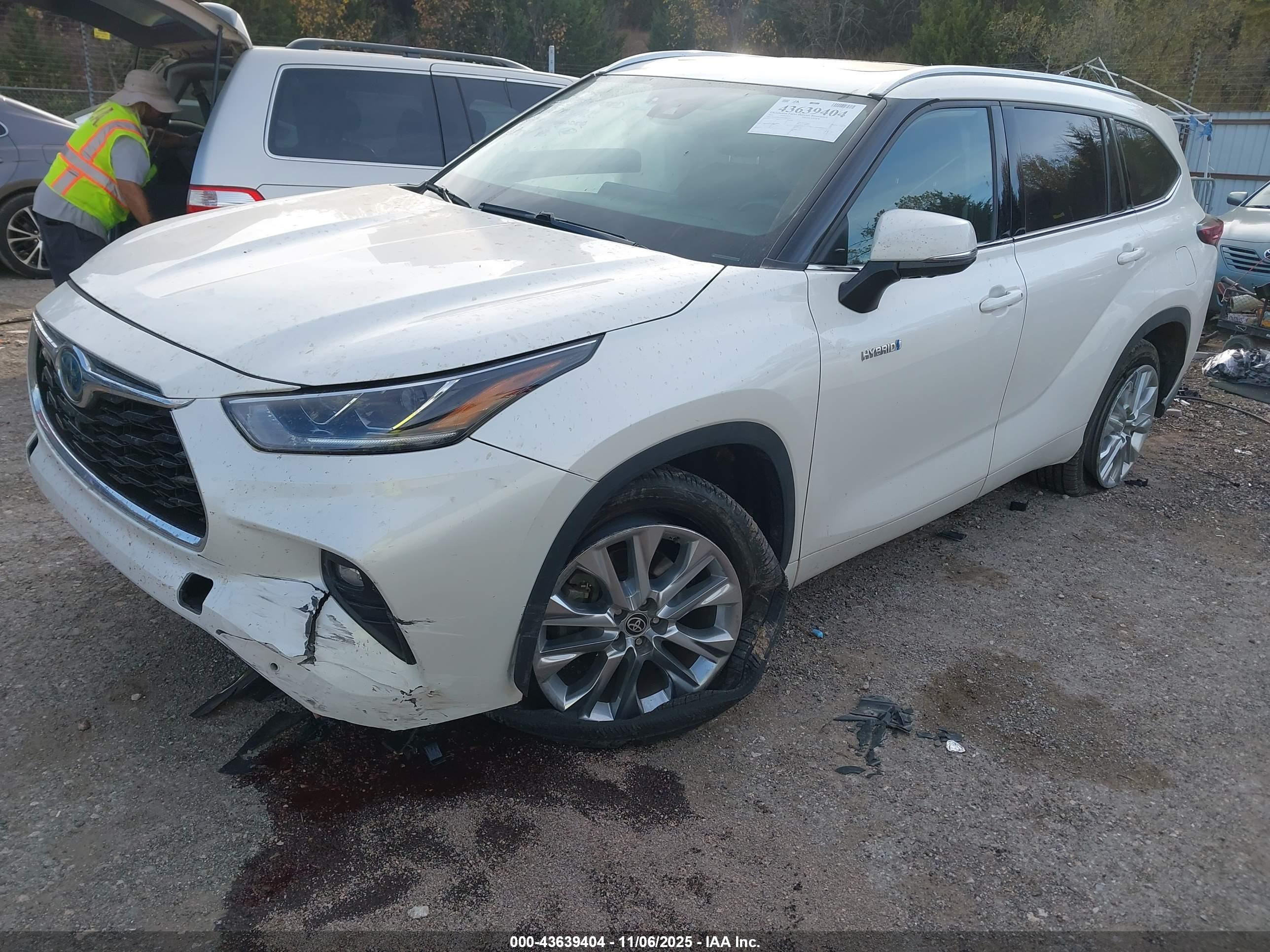 TOYOTA HIGHLANDER image 2
