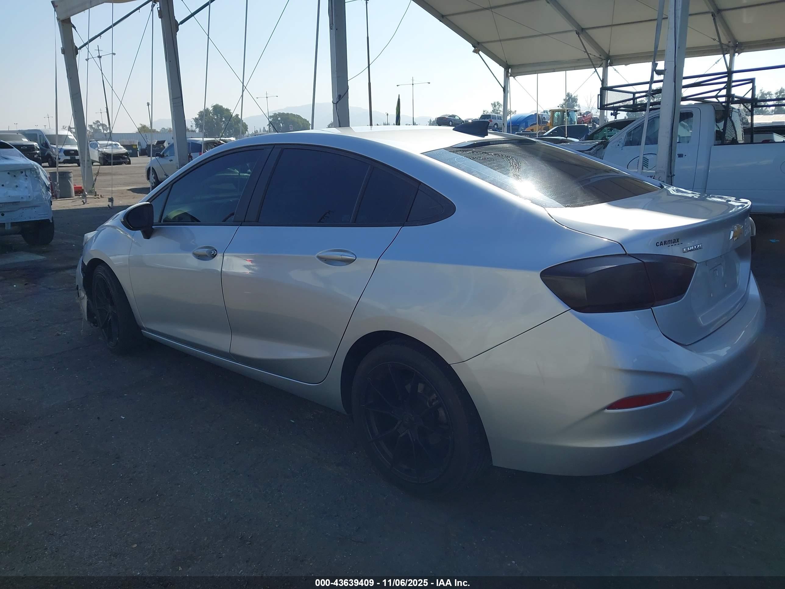 CHEVROLET CRUZE image 3