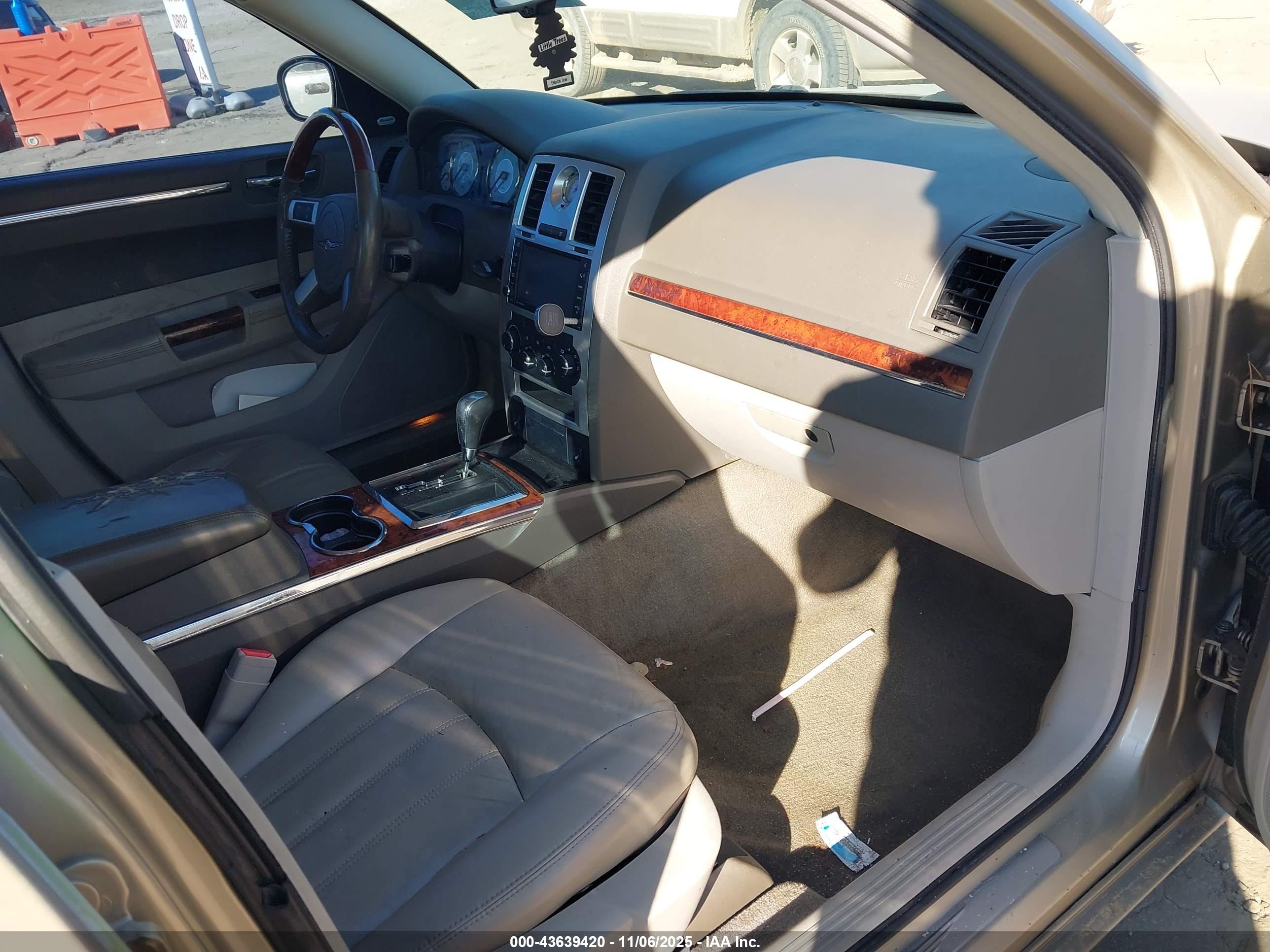 CHRYSLER 300C image 5