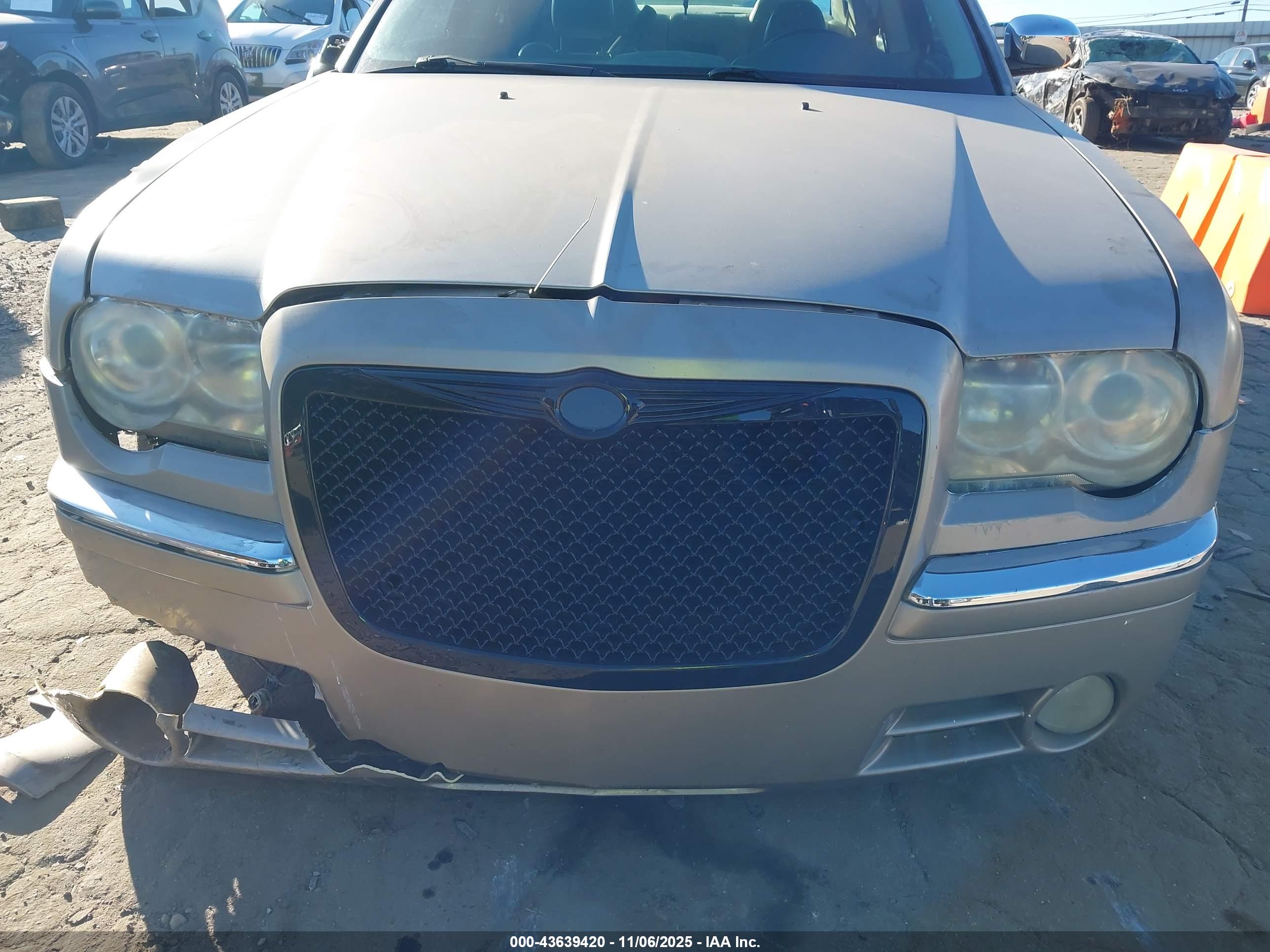 CHRYSLER 300C image 6