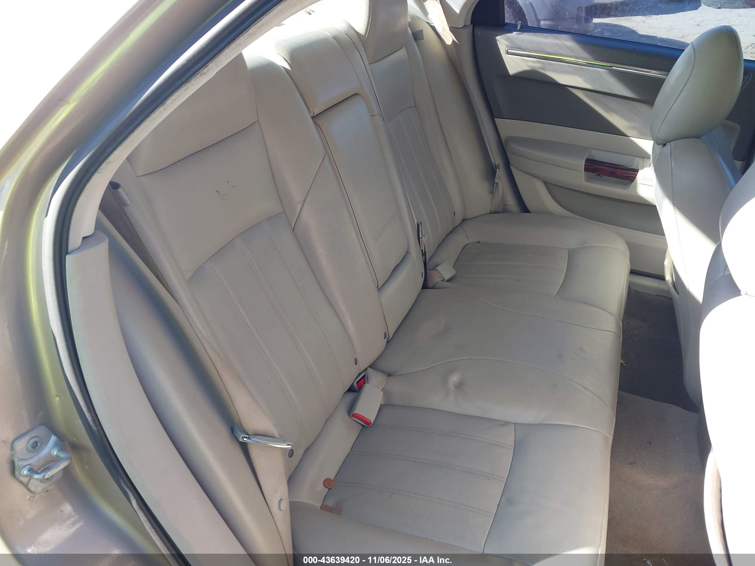 CHRYSLER 300C image 8