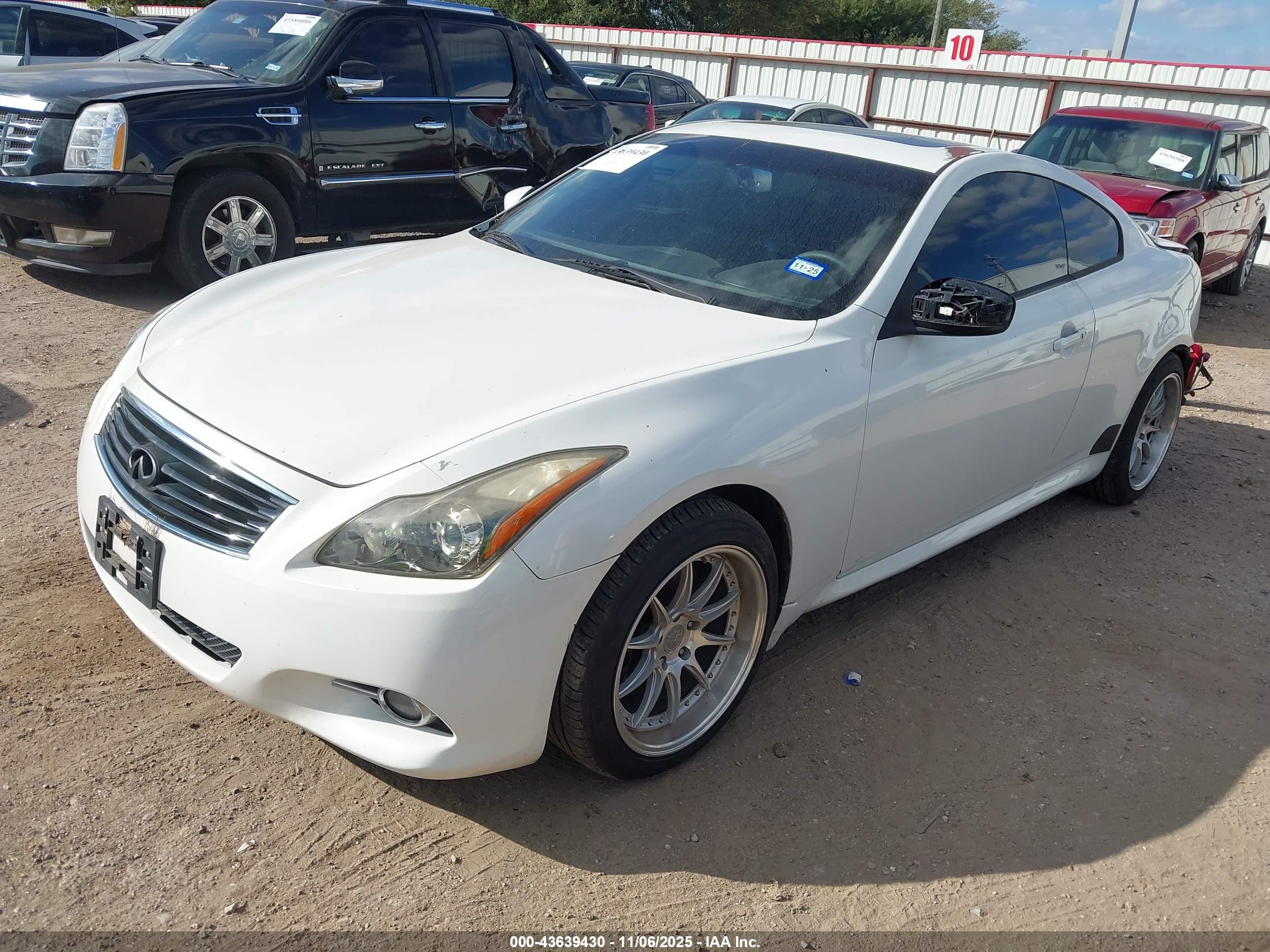 INFINITI G37 image 2
