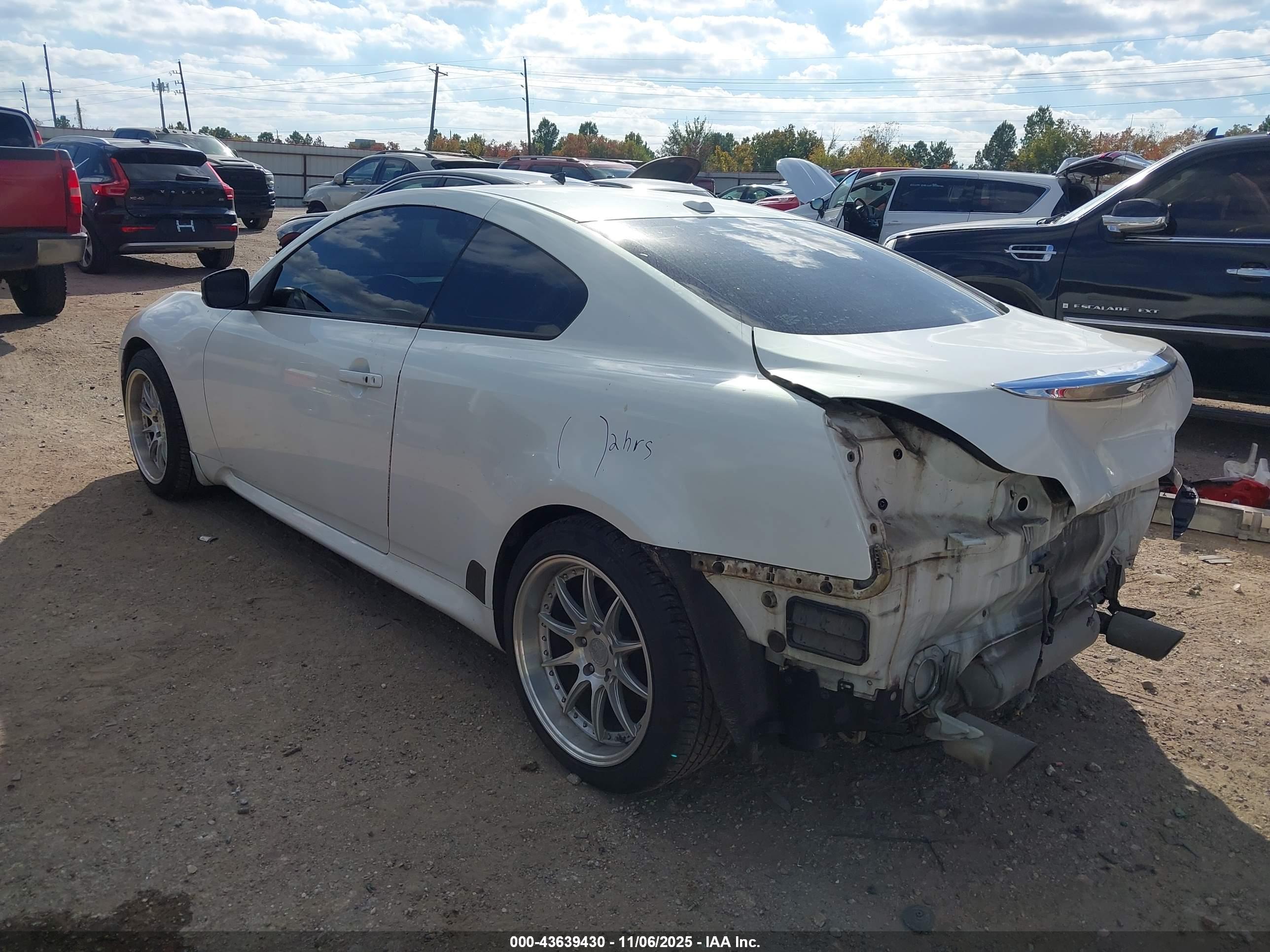INFINITI G37 image 3