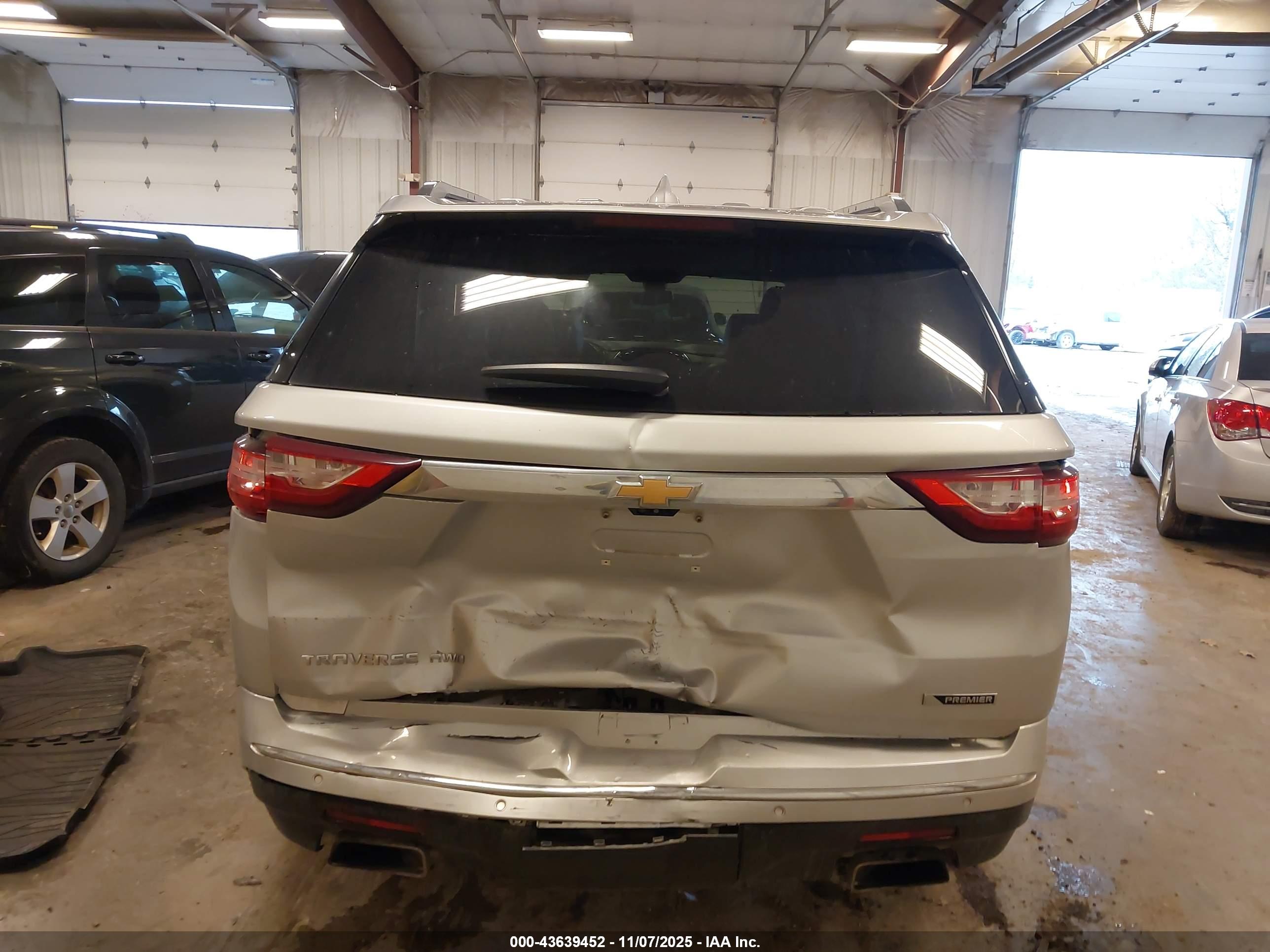 CHEVROLET TRAVERSE image 6