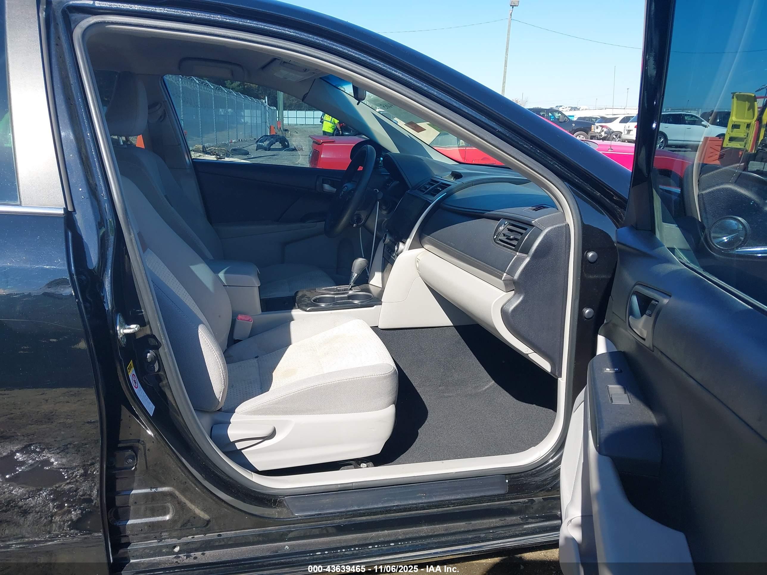 TOYOTA CAMRY image 5