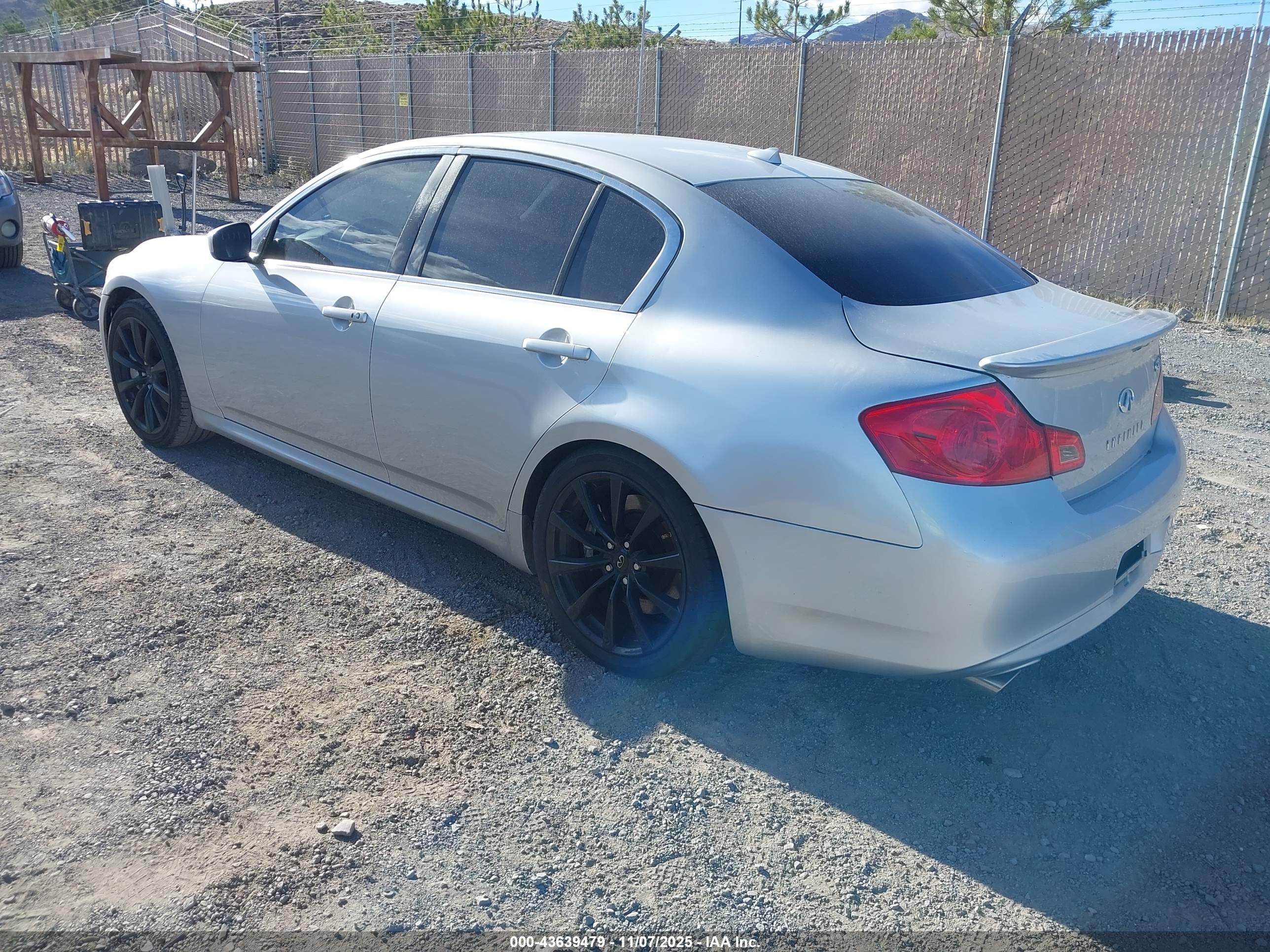 INFINITI G37 image 3