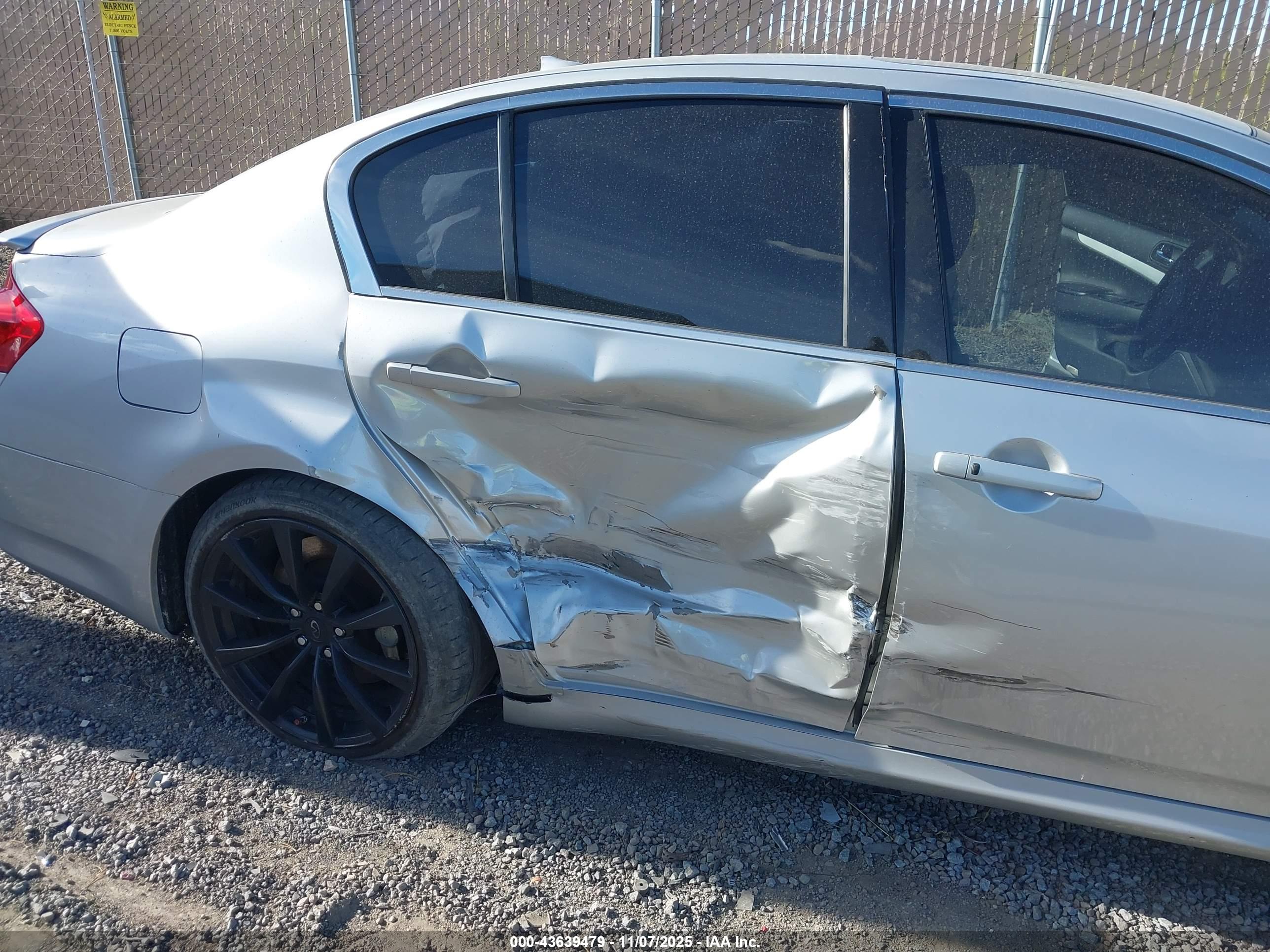 INFINITI G37 image 6
