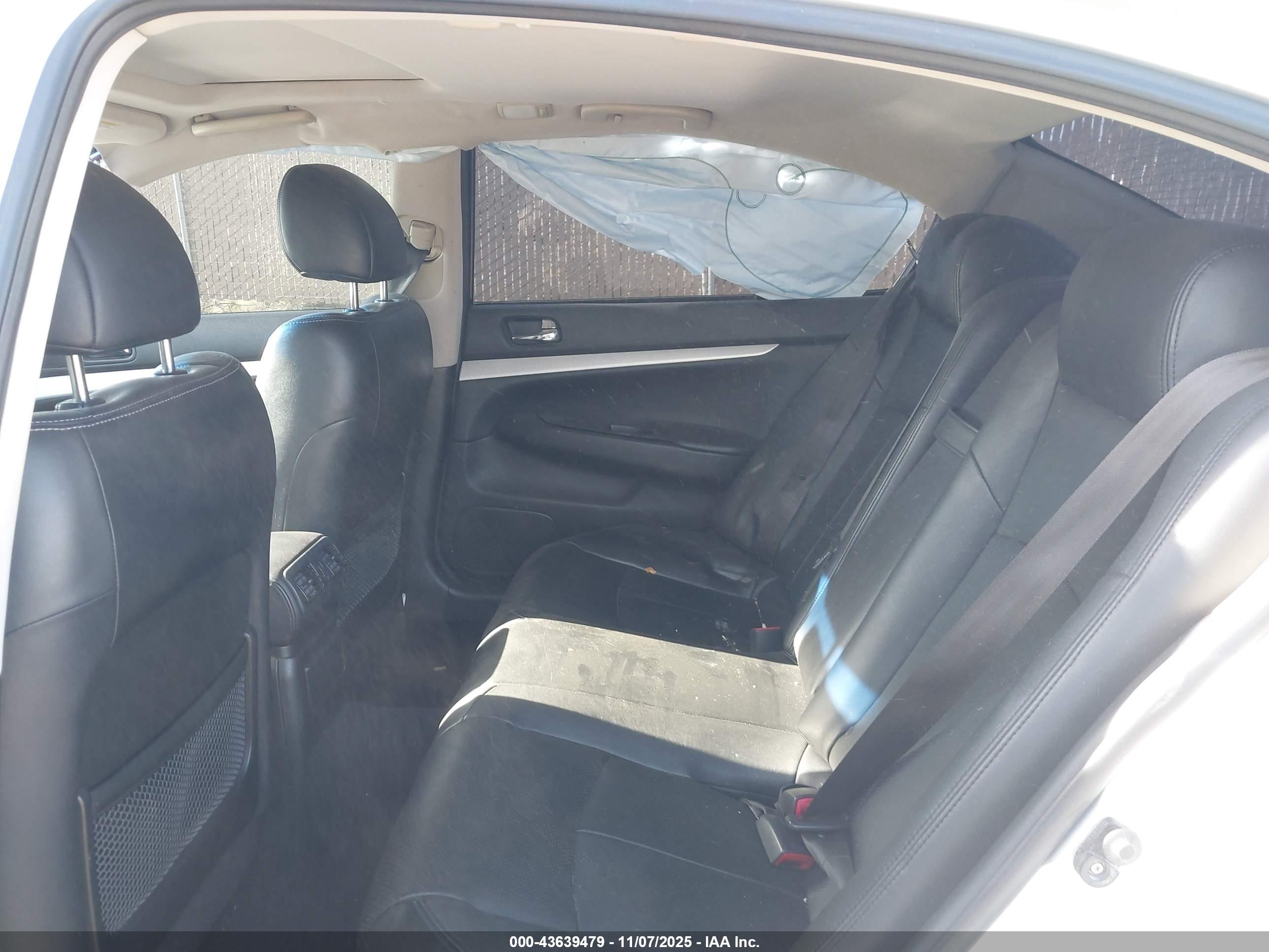 INFINITI G37 image 8