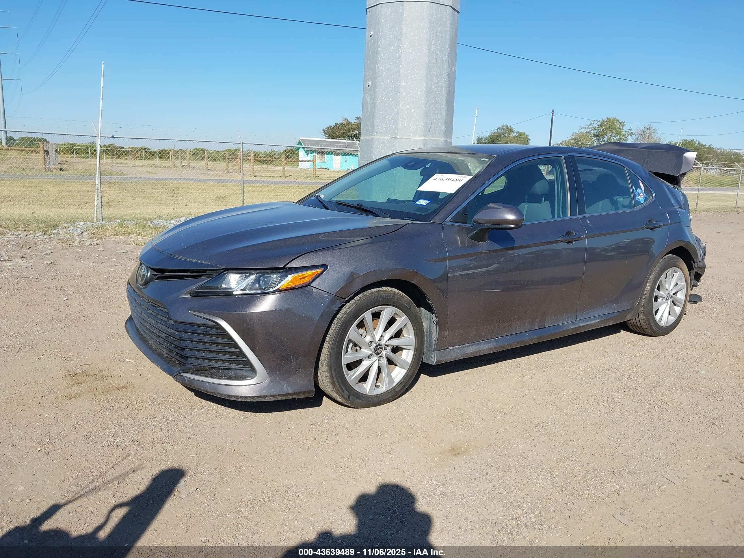 TOYOTA CAMRY image 2