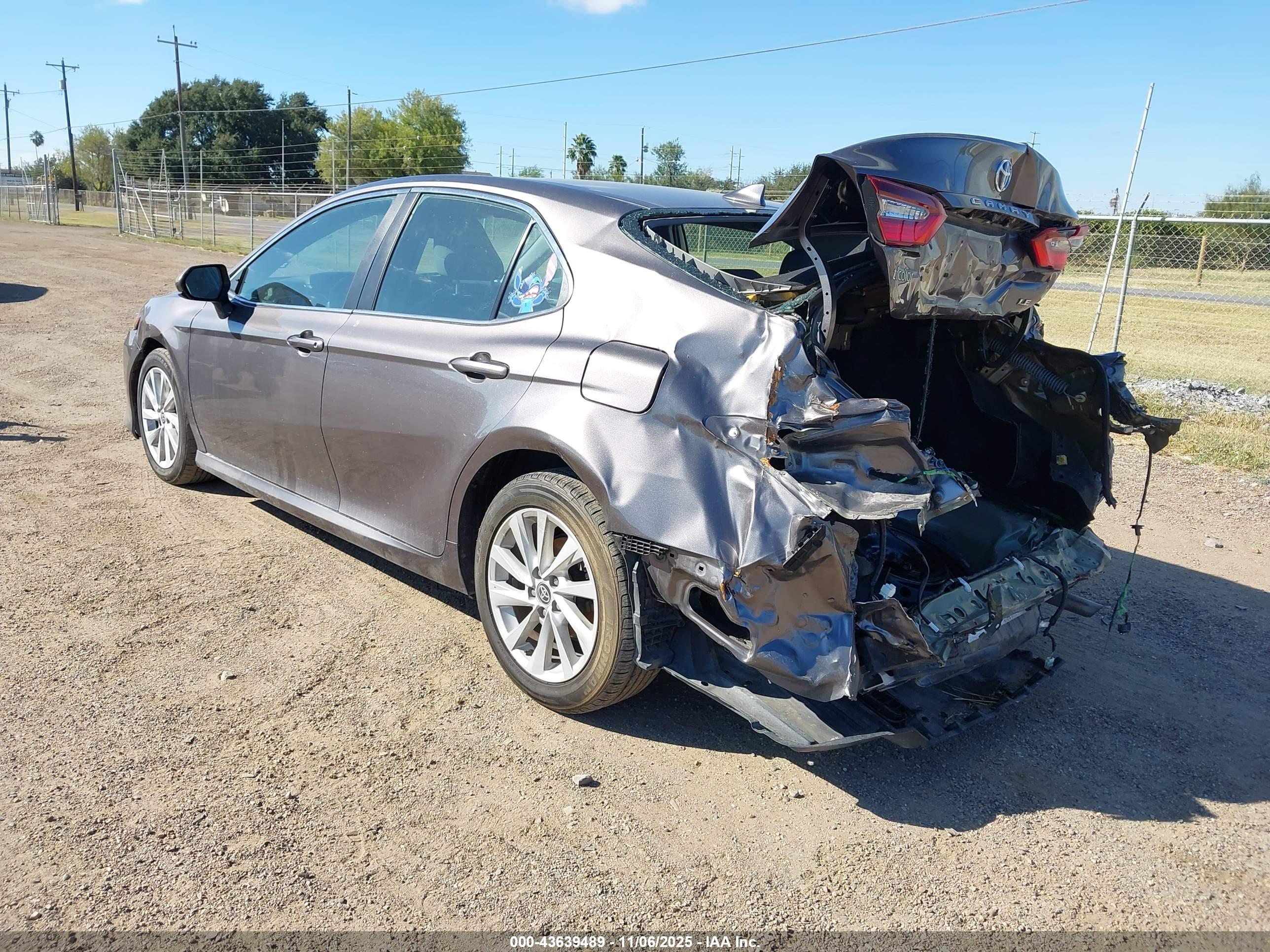 TOYOTA CAMRY image 3