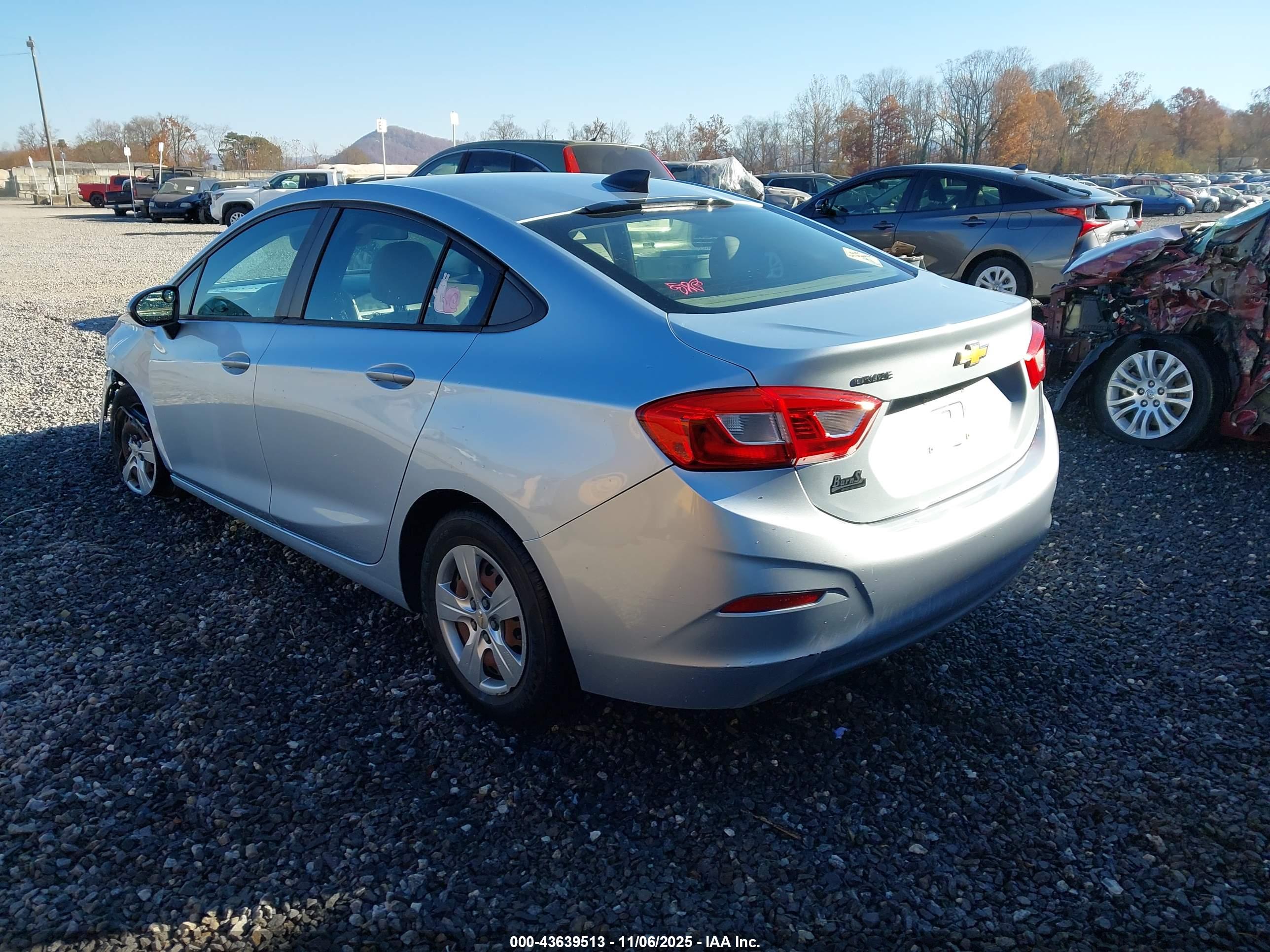 CHEVROLET CRUZE image 3