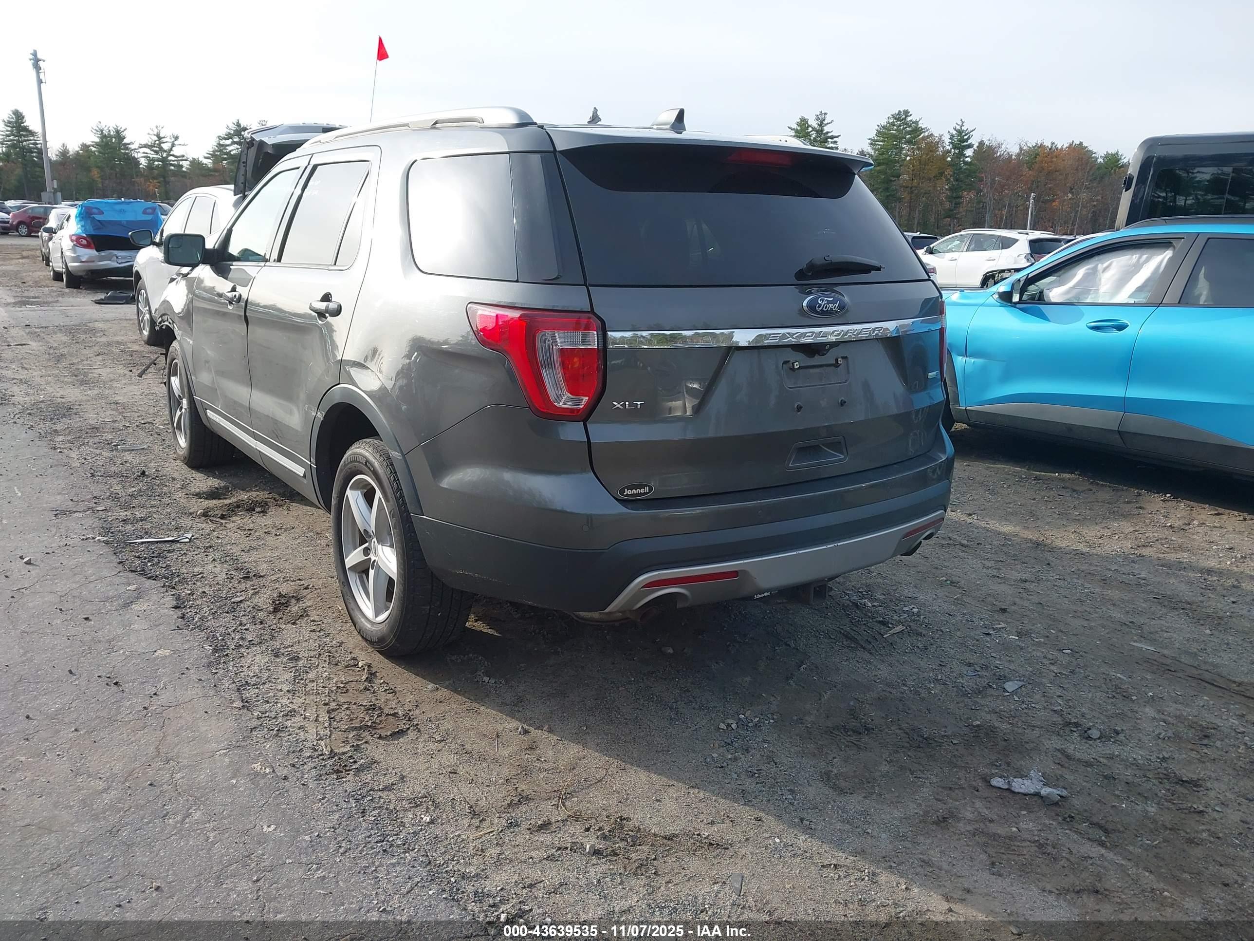 FORD EXPLORER image 3
