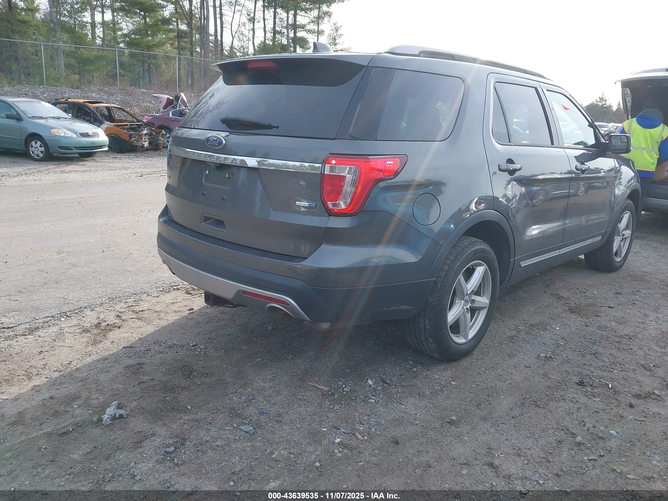 FORD EXPLORER image 4