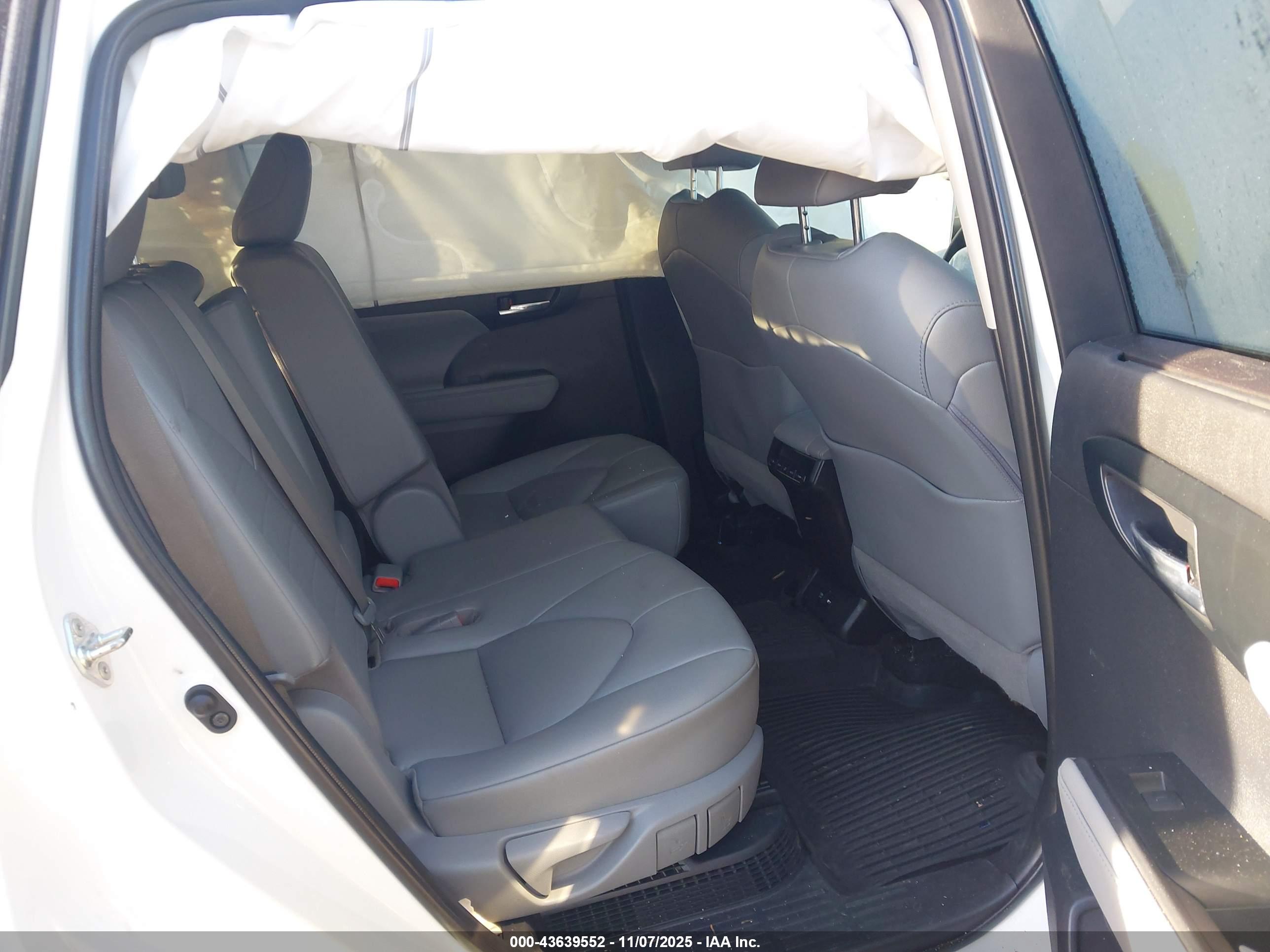 TOYOTA HIGHLANDER image 8