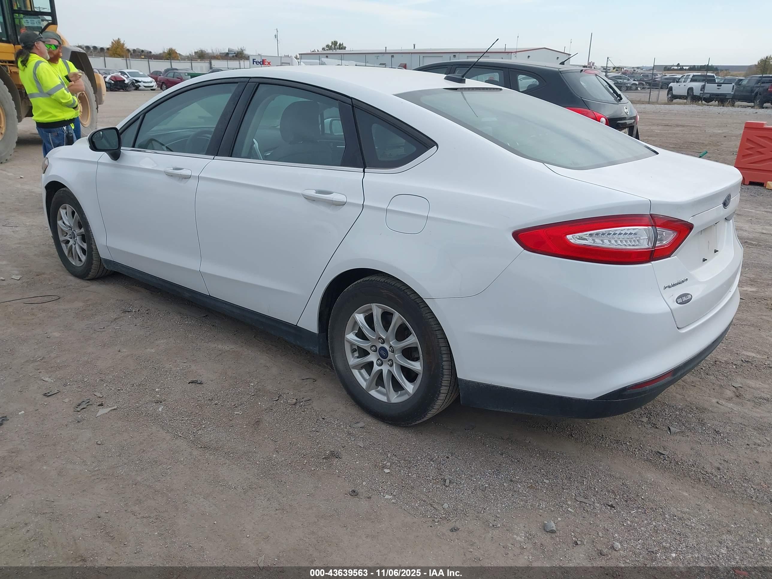 FORD FUSION image 3