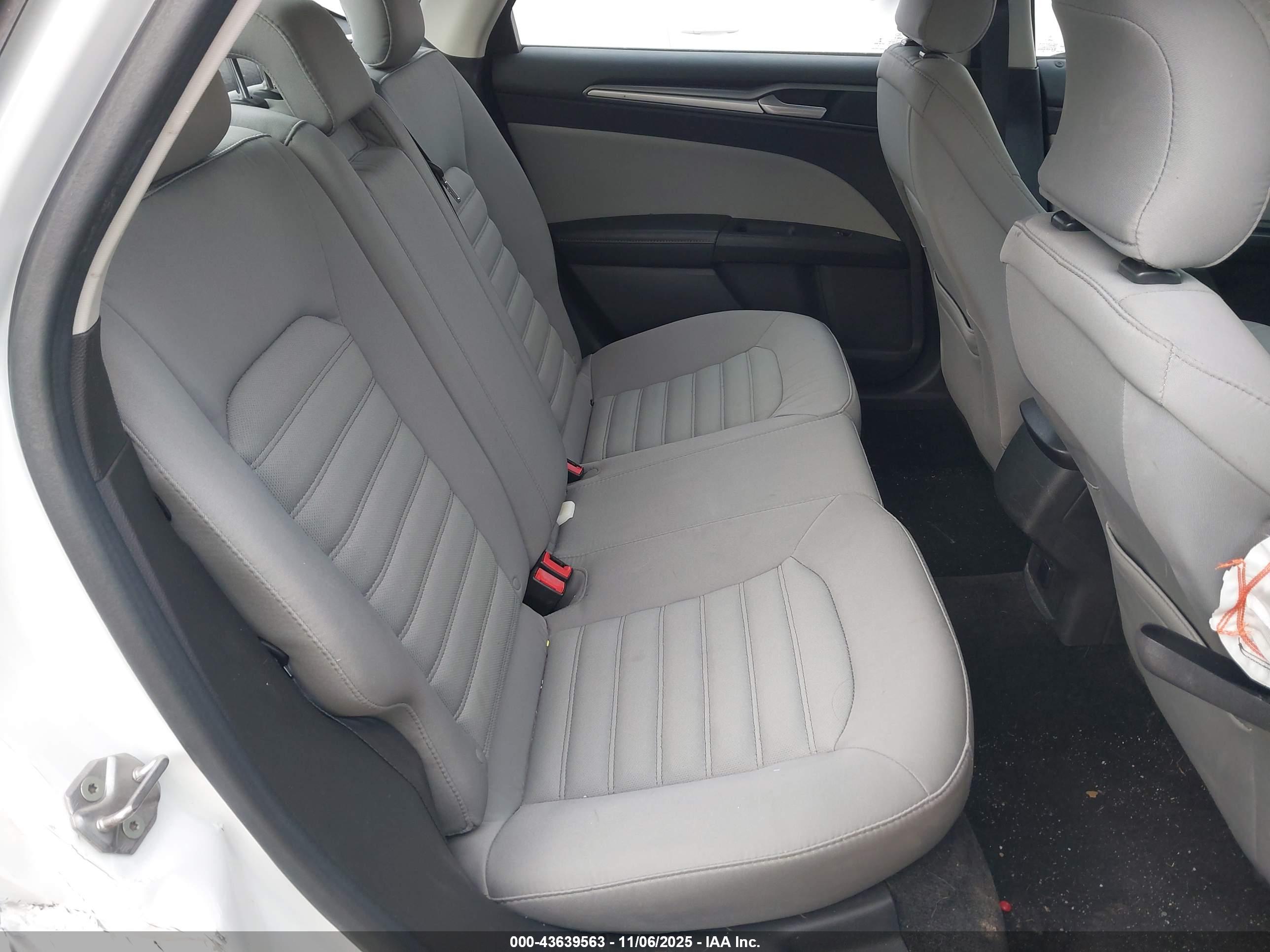 FORD FUSION image 8