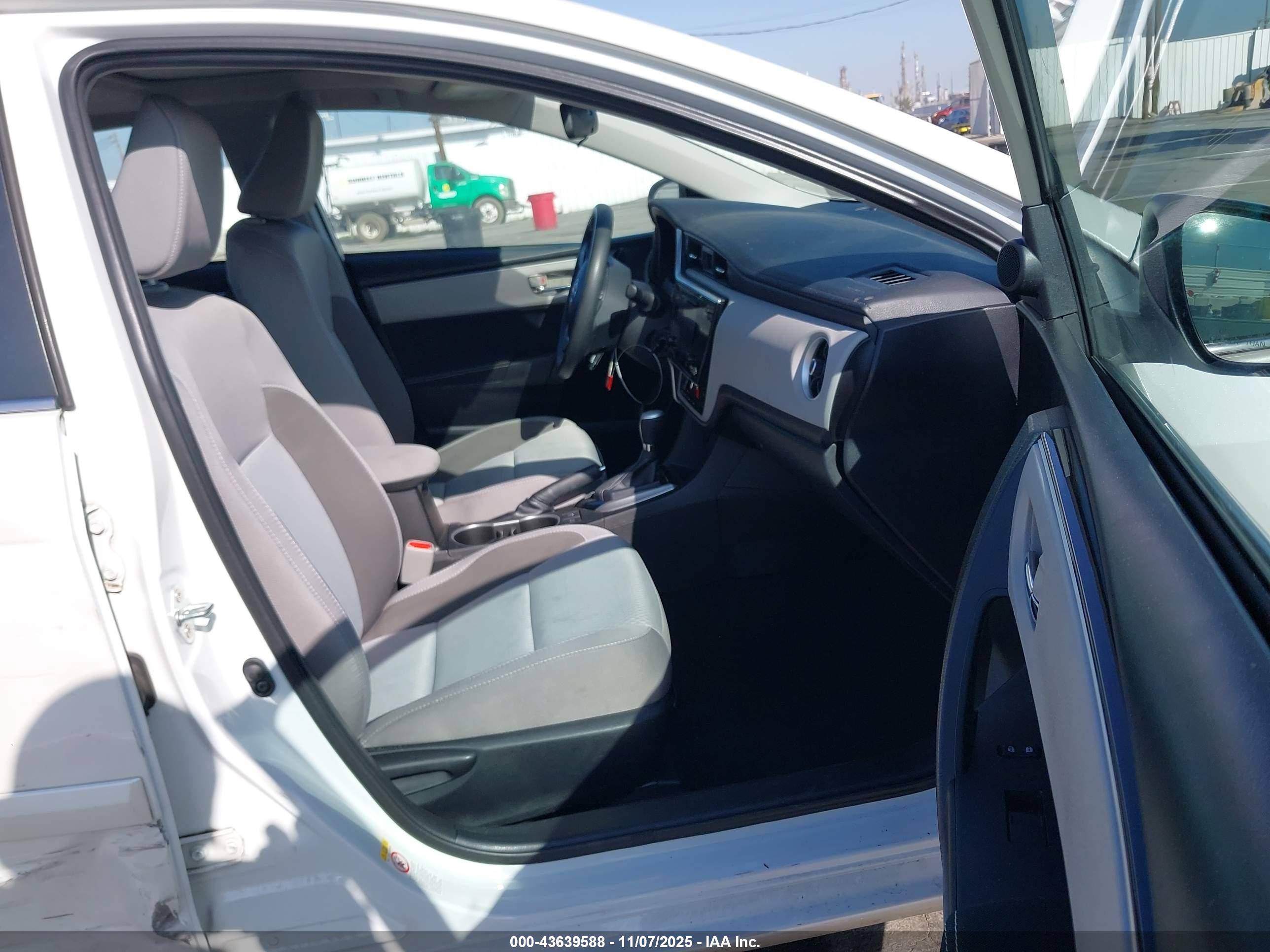 TOYOTA COROLLA image 5
