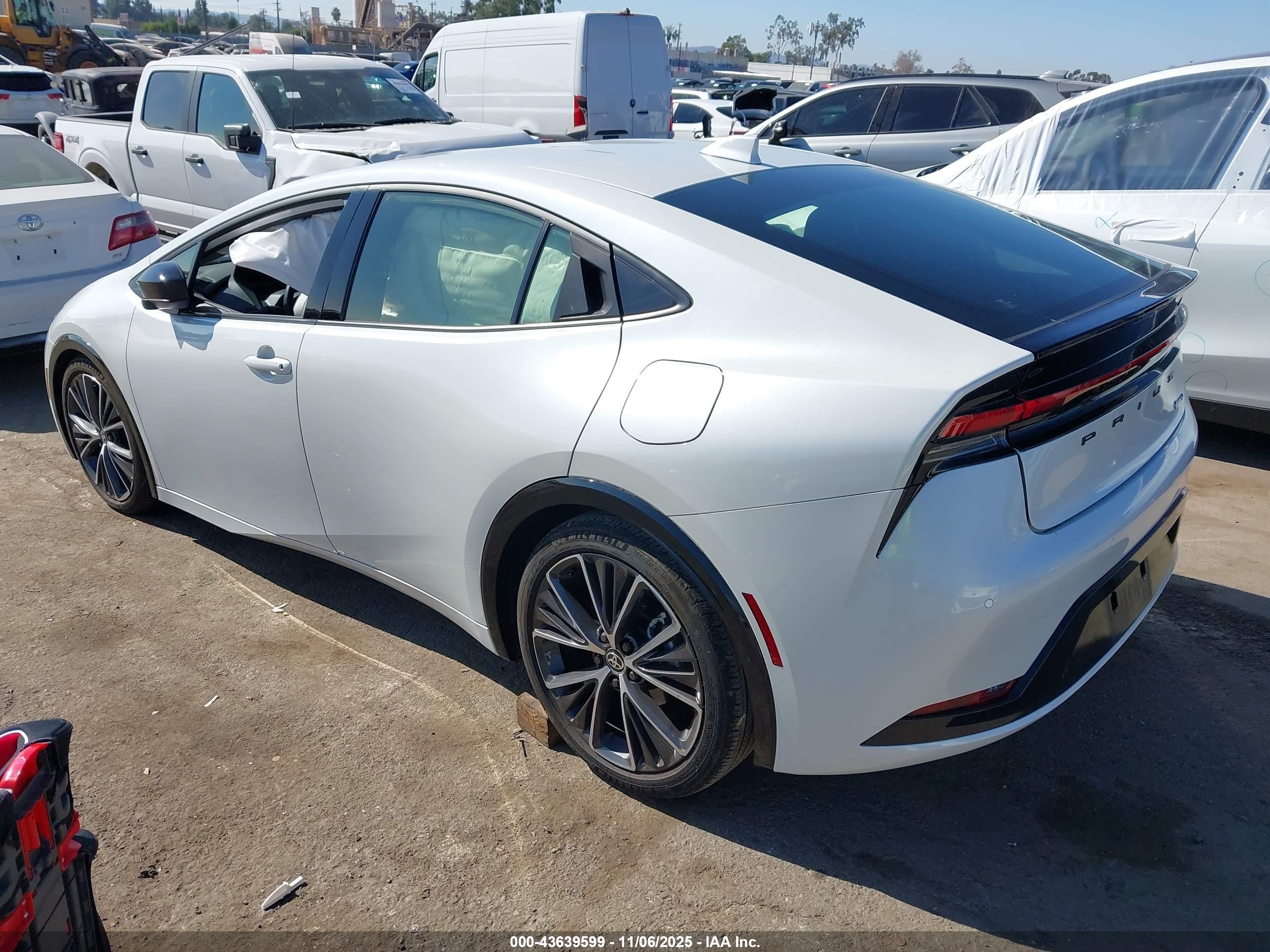 TOYOTA PRIUS image 3