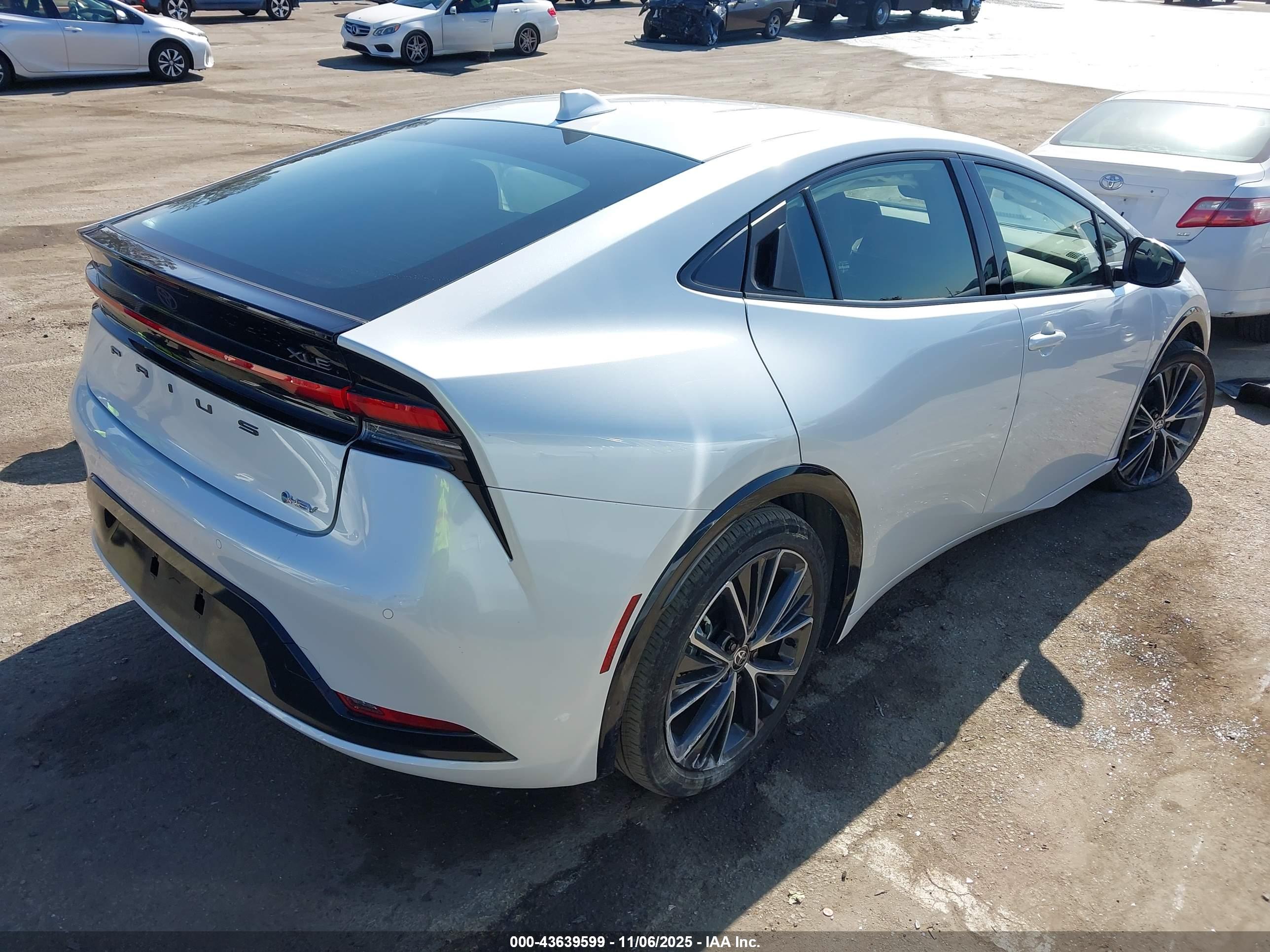 TOYOTA PRIUS image 4