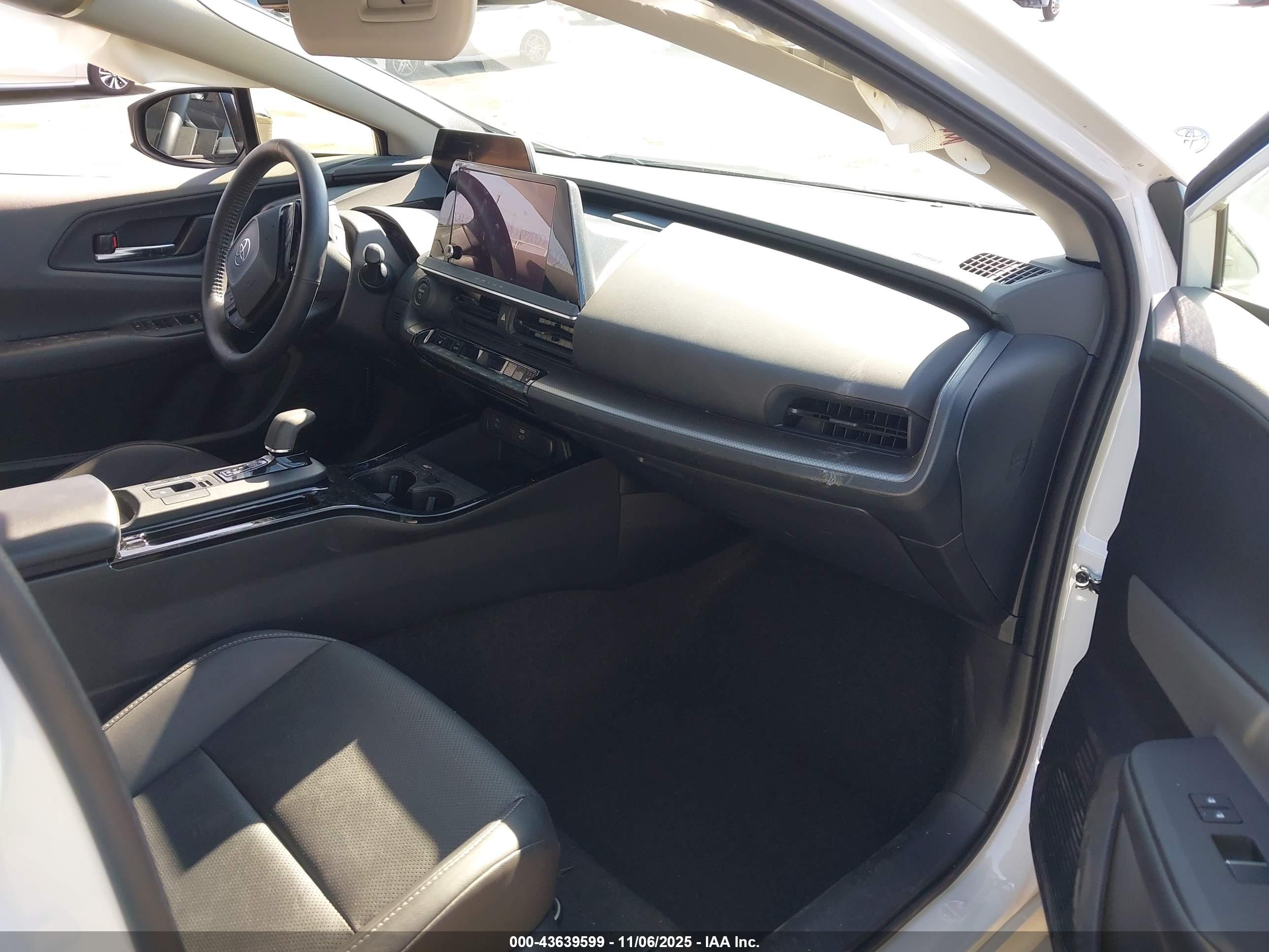 TOYOTA PRIUS image 5