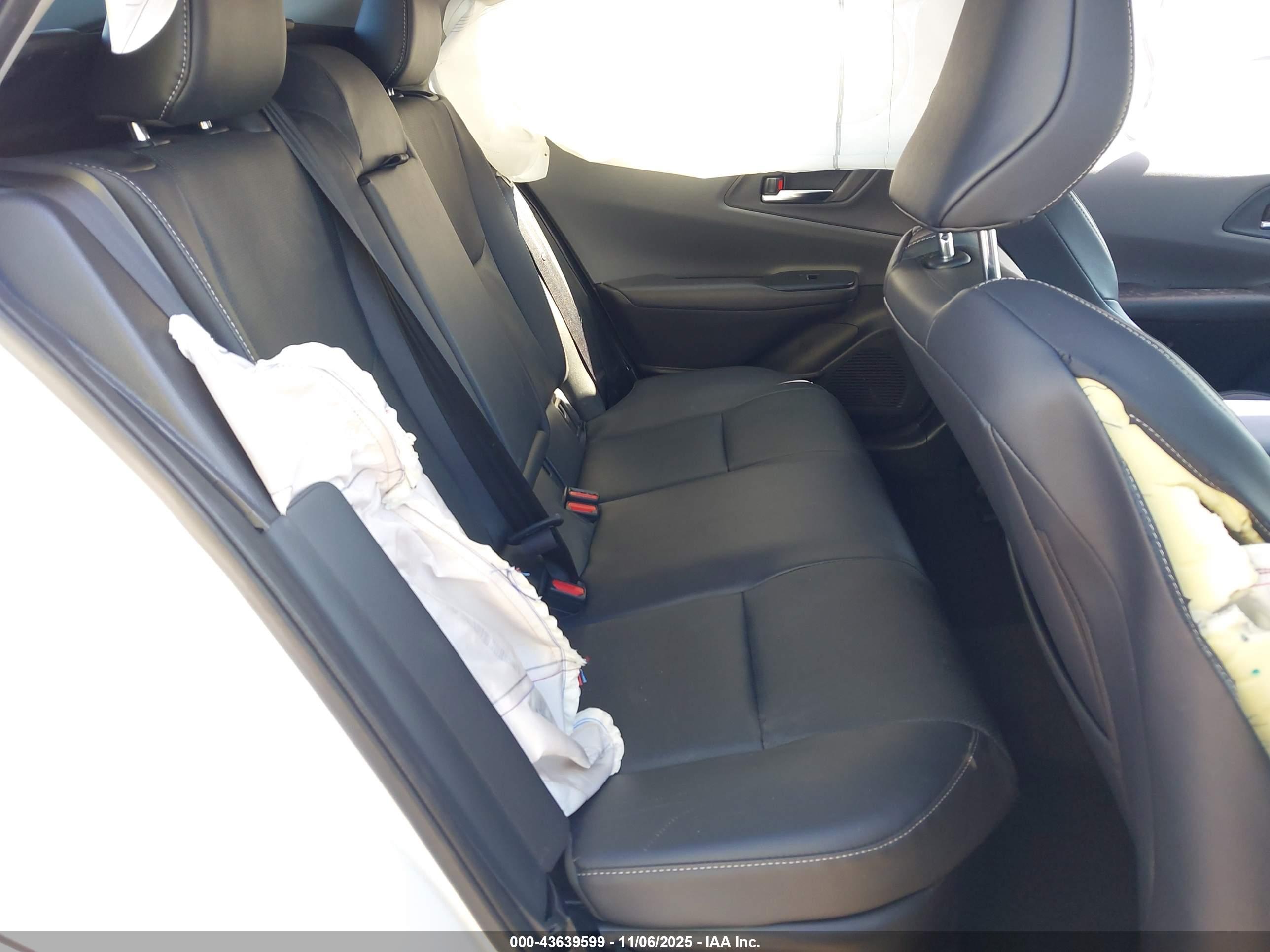 TOYOTA PRIUS image 8