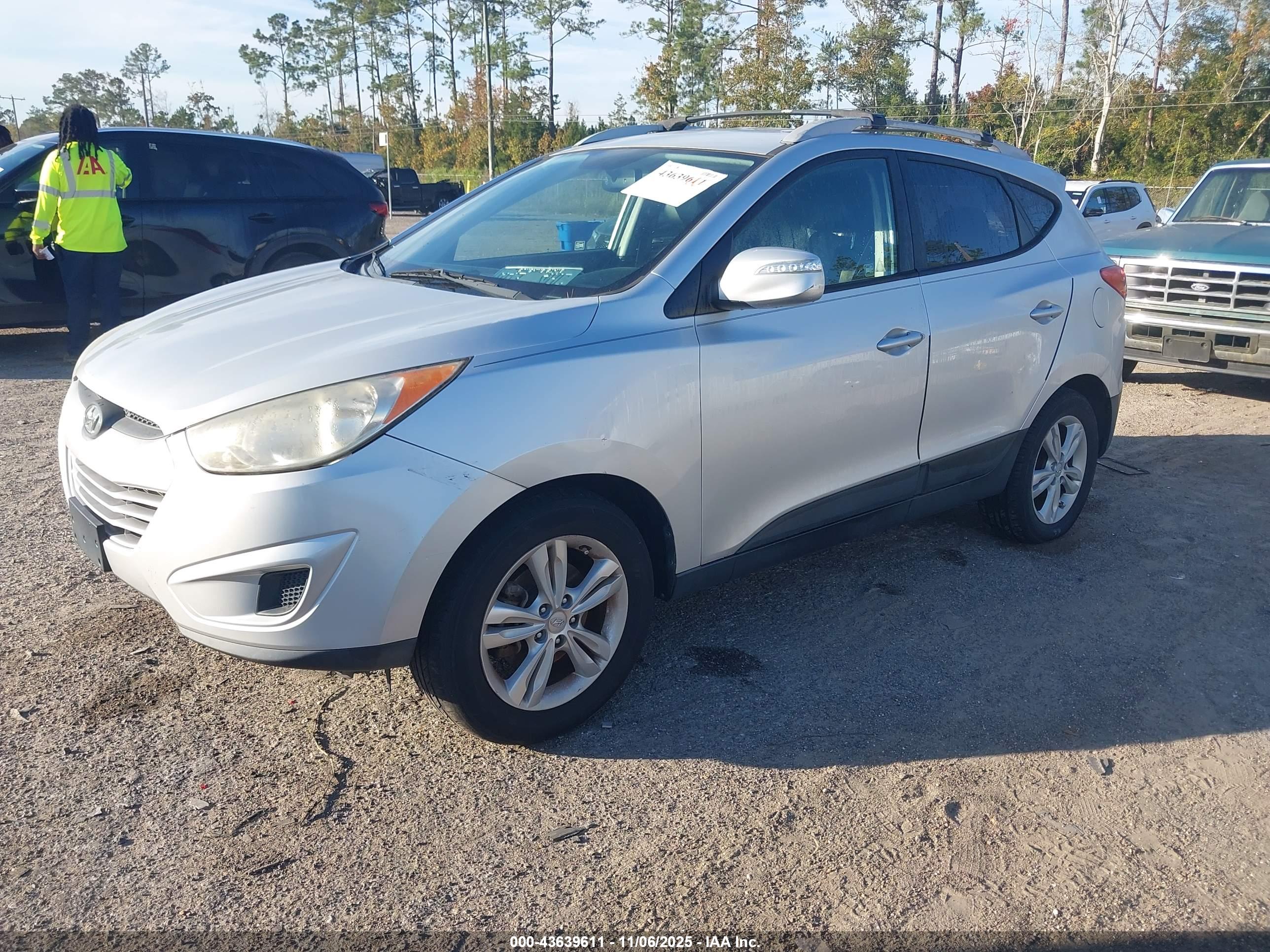 HYUNDAI TUCSON image 2
