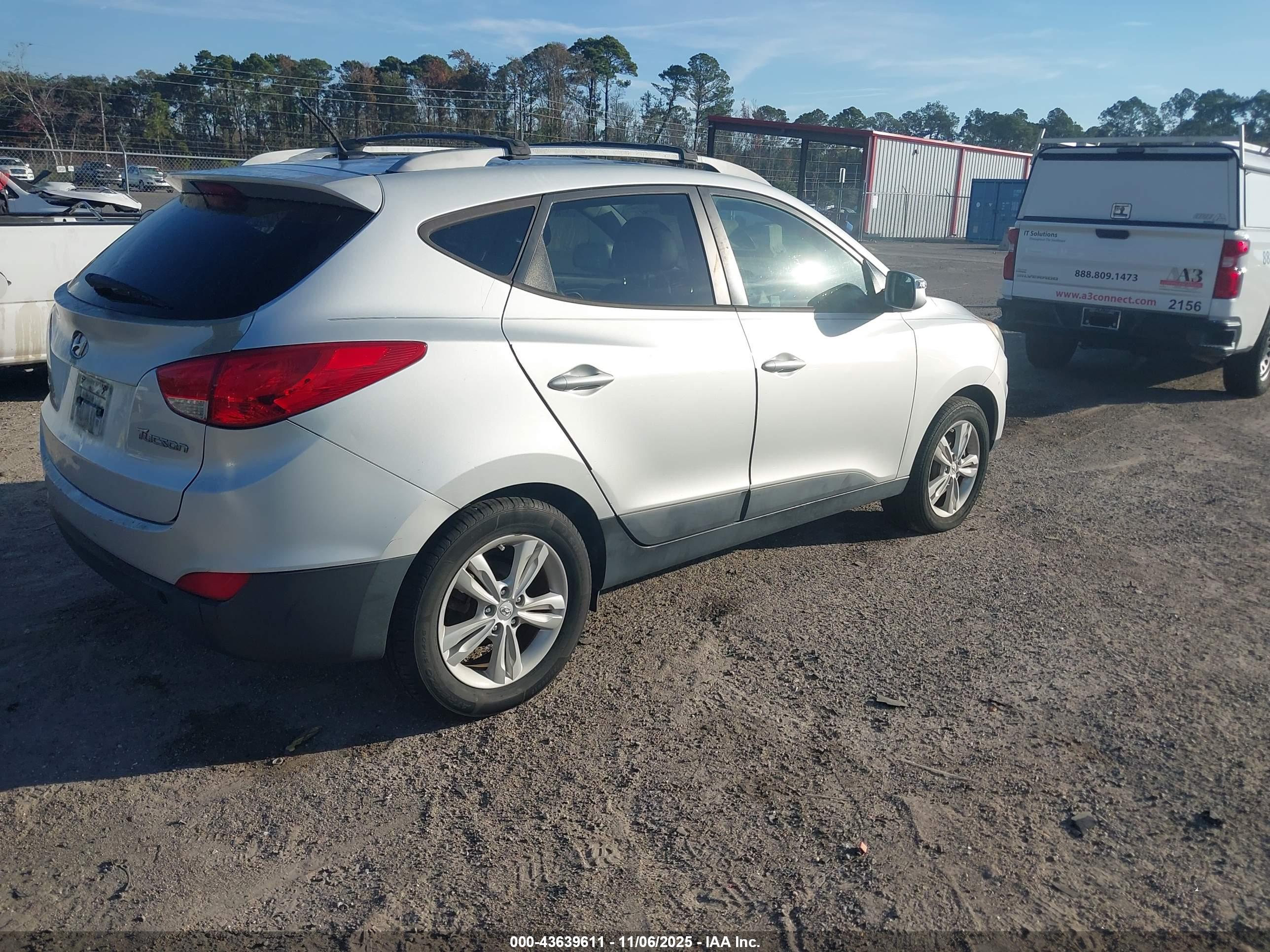 HYUNDAI TUCSON image 4
