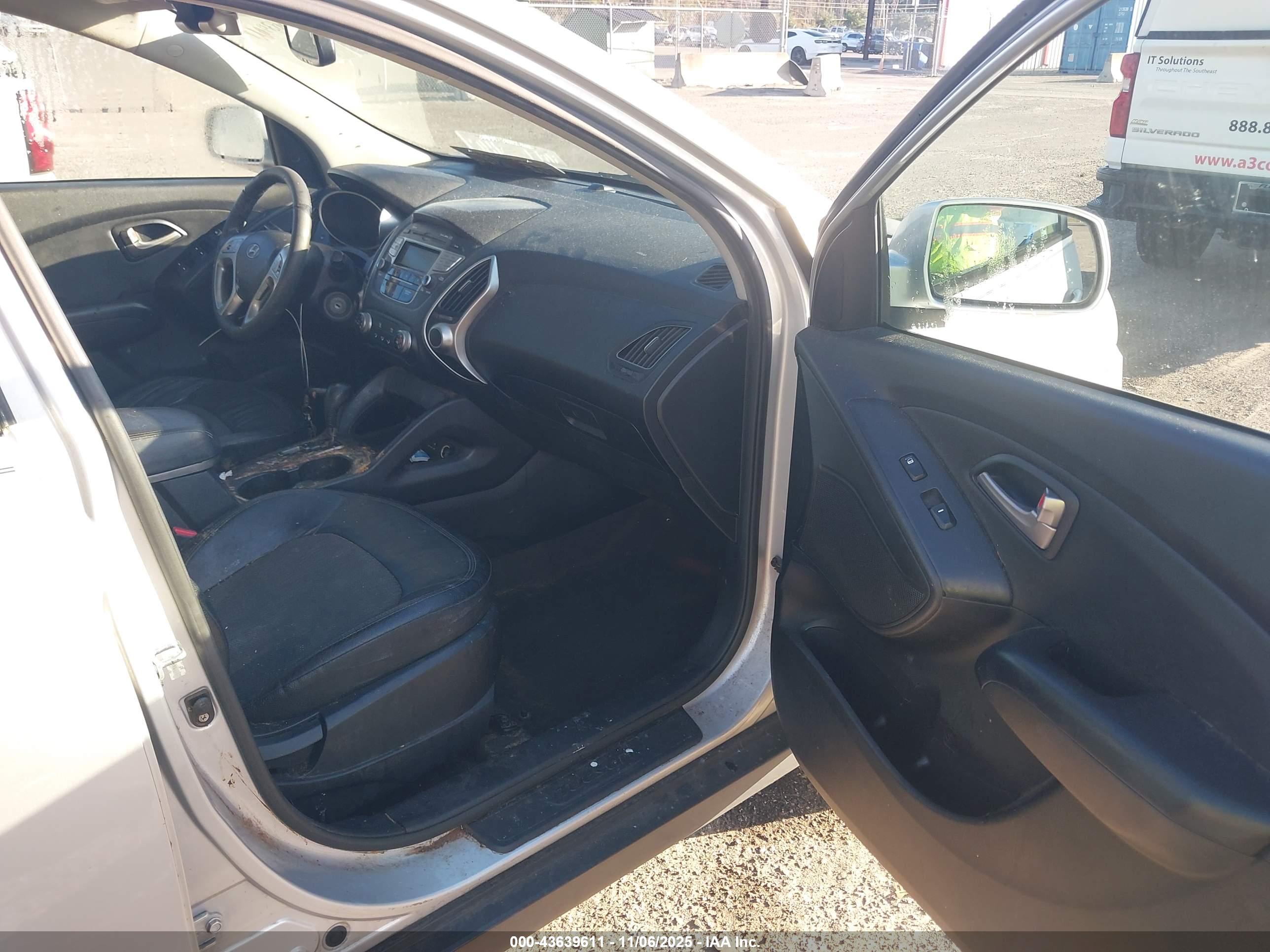 HYUNDAI TUCSON image 5