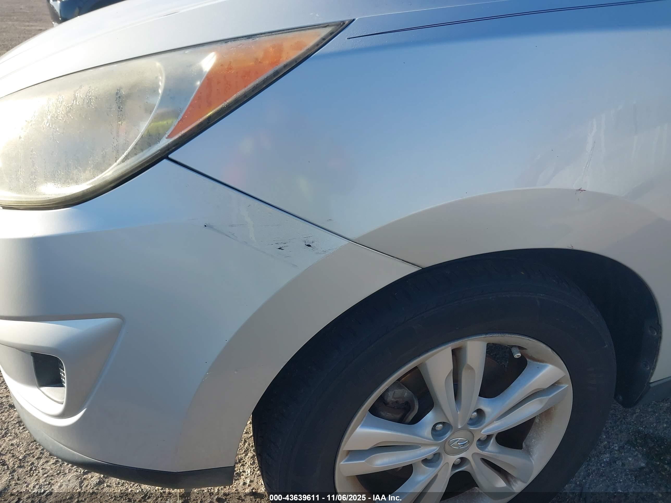 HYUNDAI TUCSON image 6