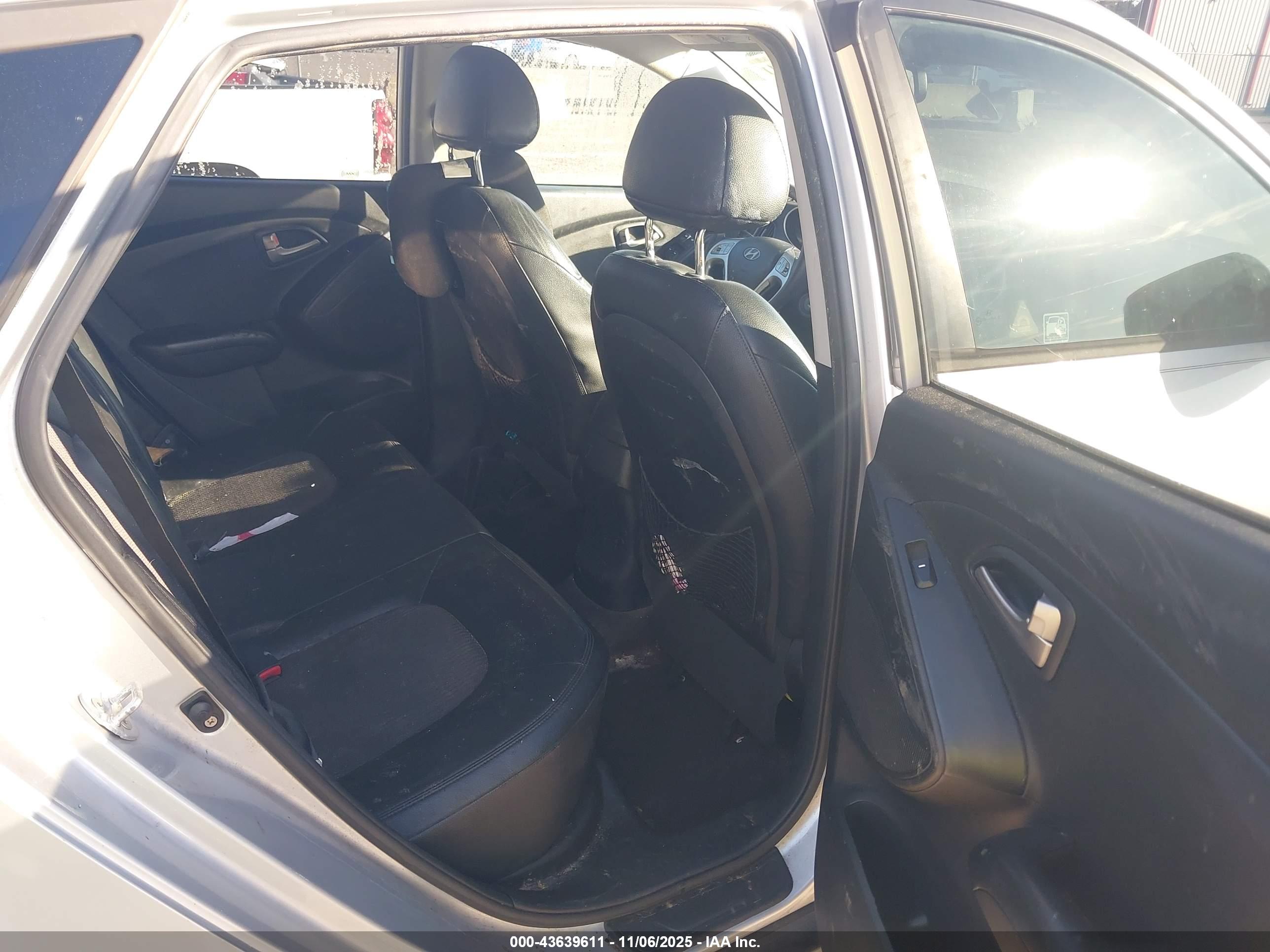 HYUNDAI TUCSON image 8