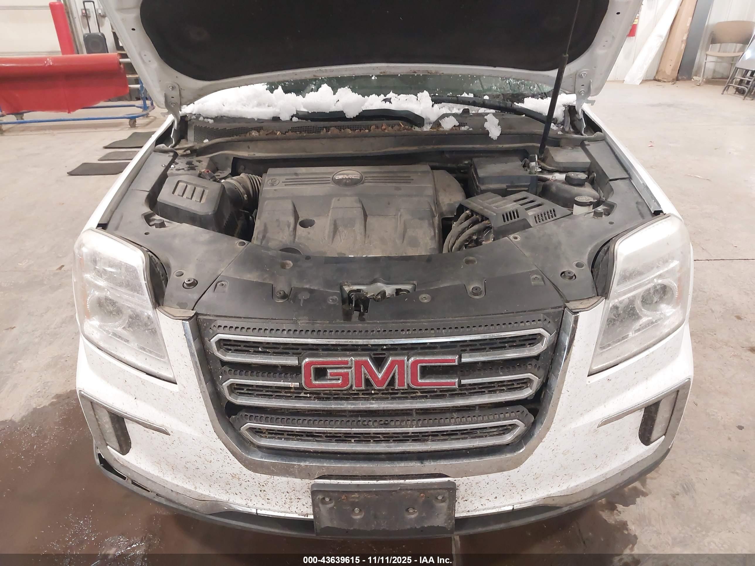 GMC TERRAIN image 10