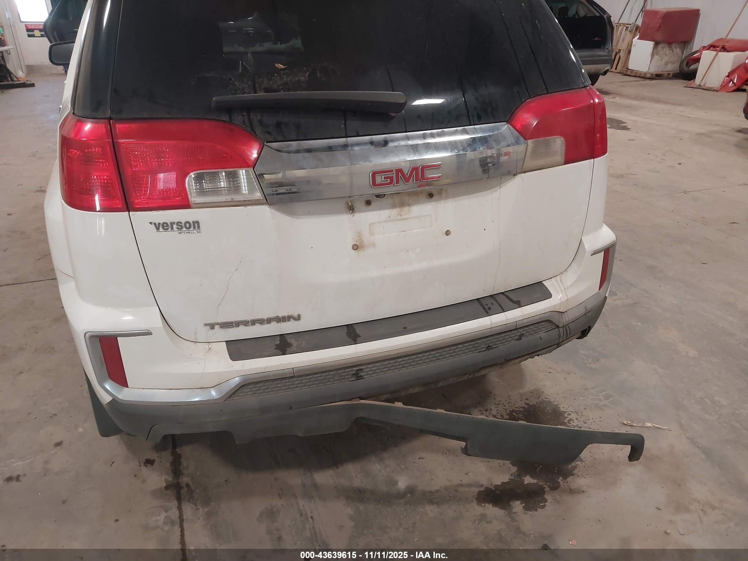 GMC TERRAIN image 6