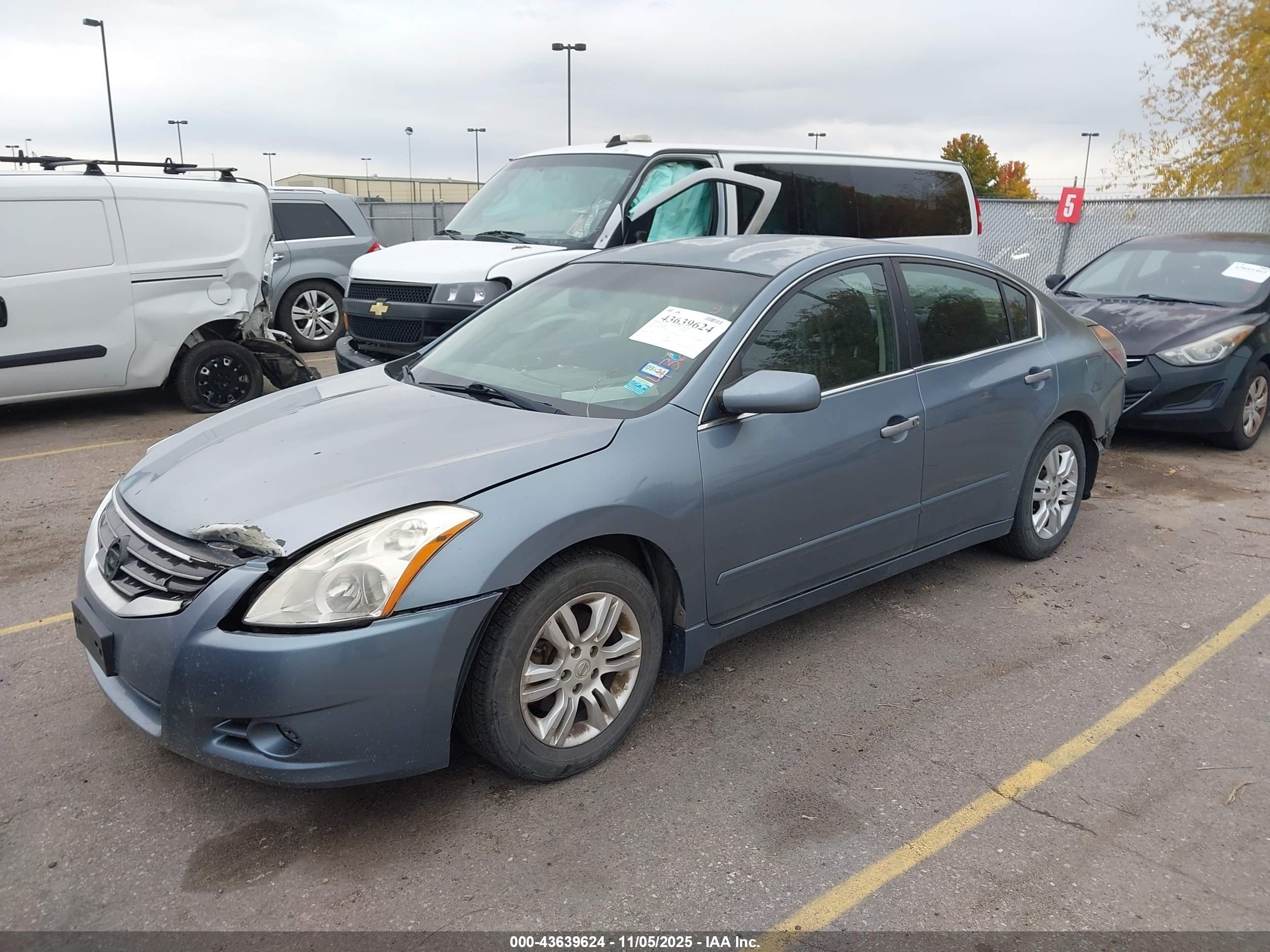 NISSAN ALTIMA image 2