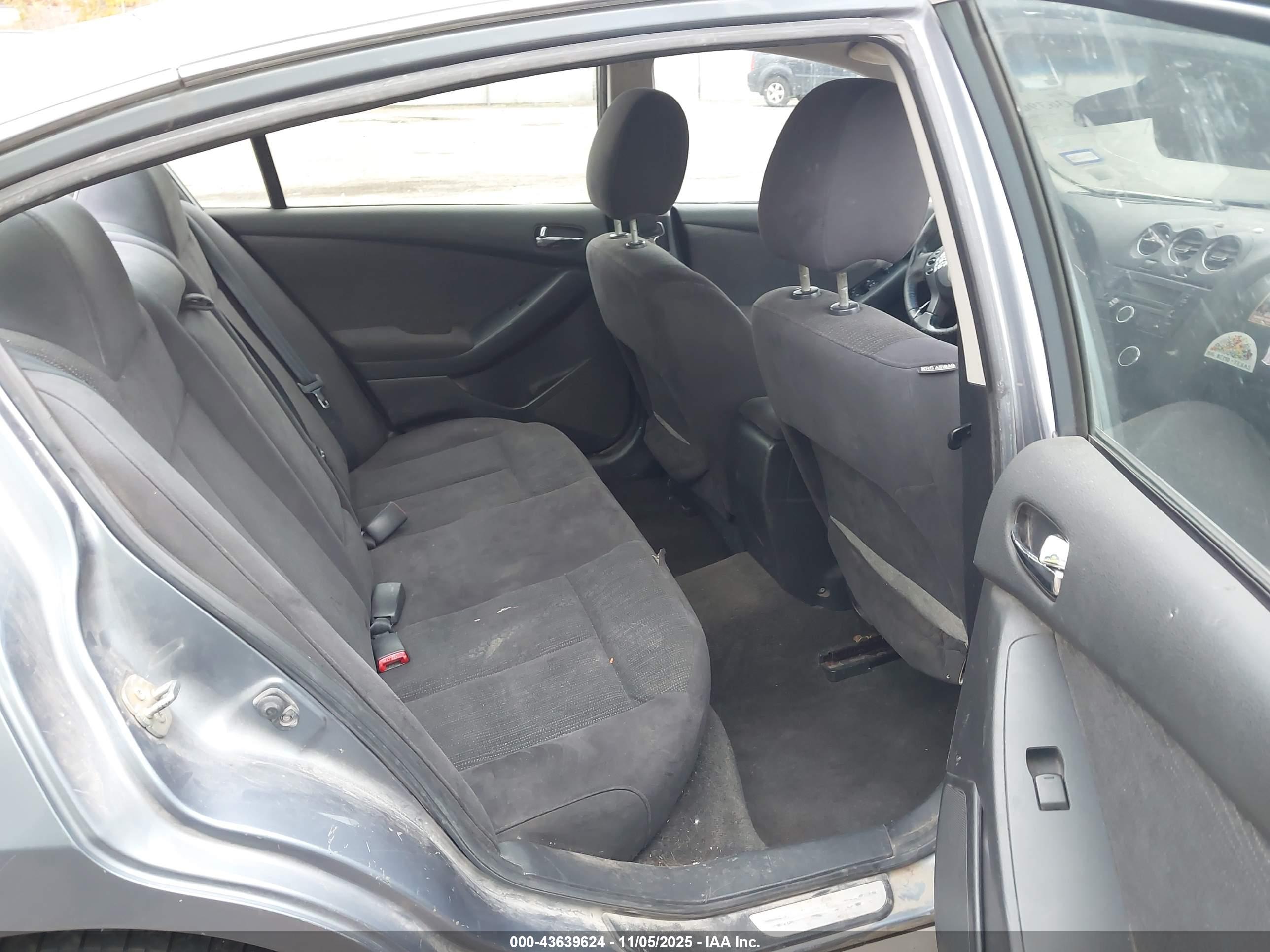 NISSAN ALTIMA image 8