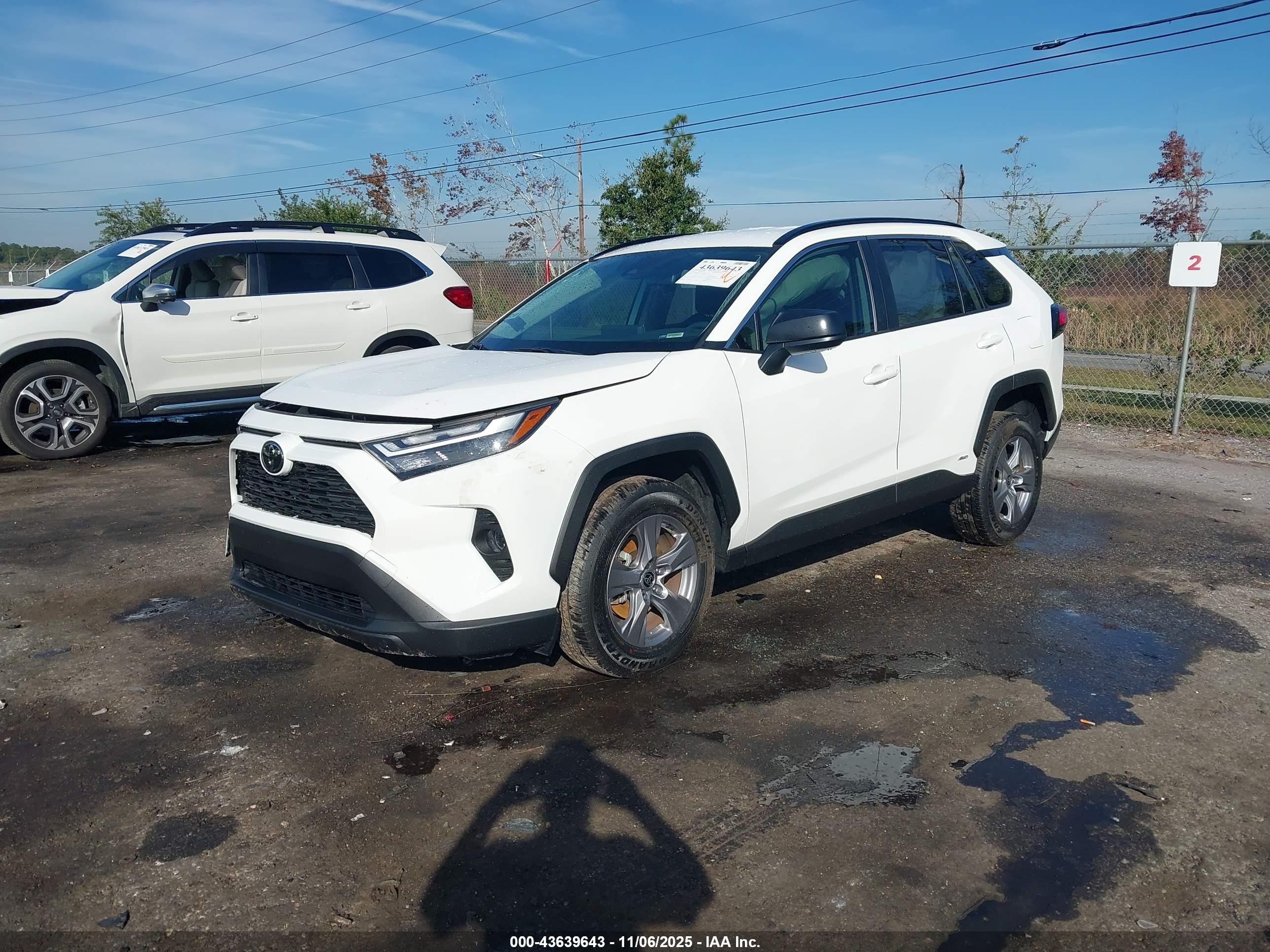 TOYOTA RAV4 image 2