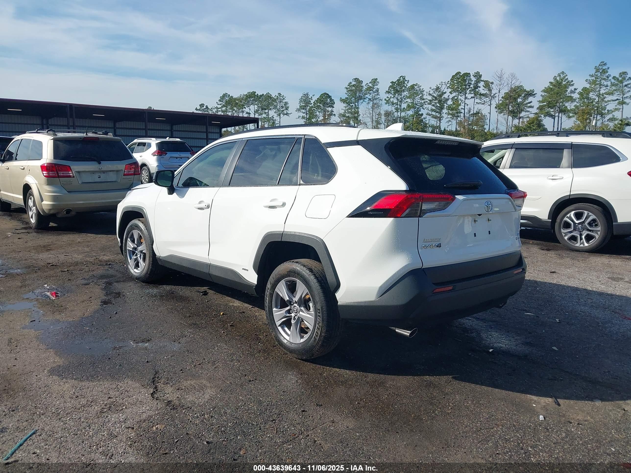 TOYOTA RAV4 image 3