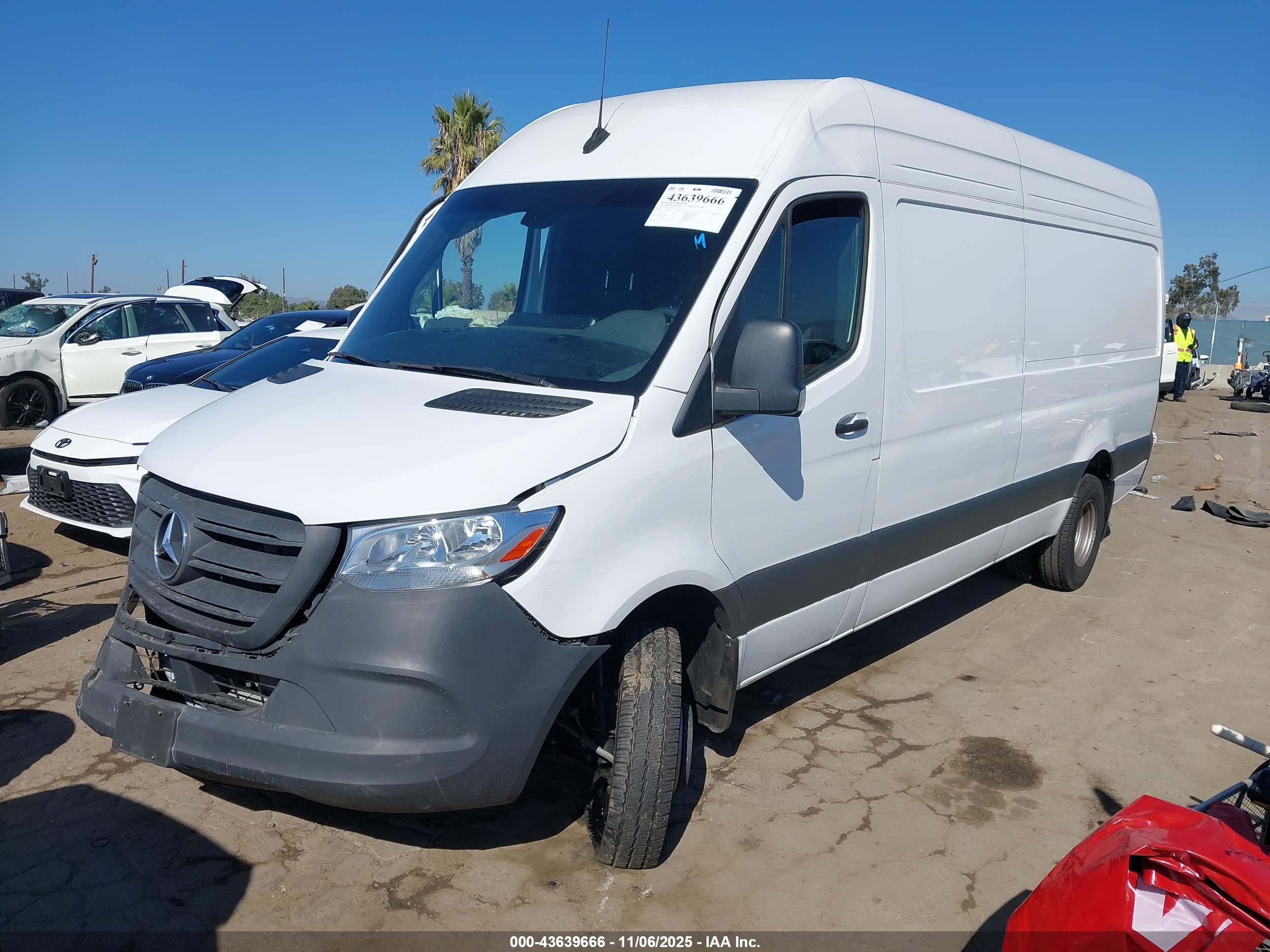 MERCEDES-BENZ SPRINTER image 2