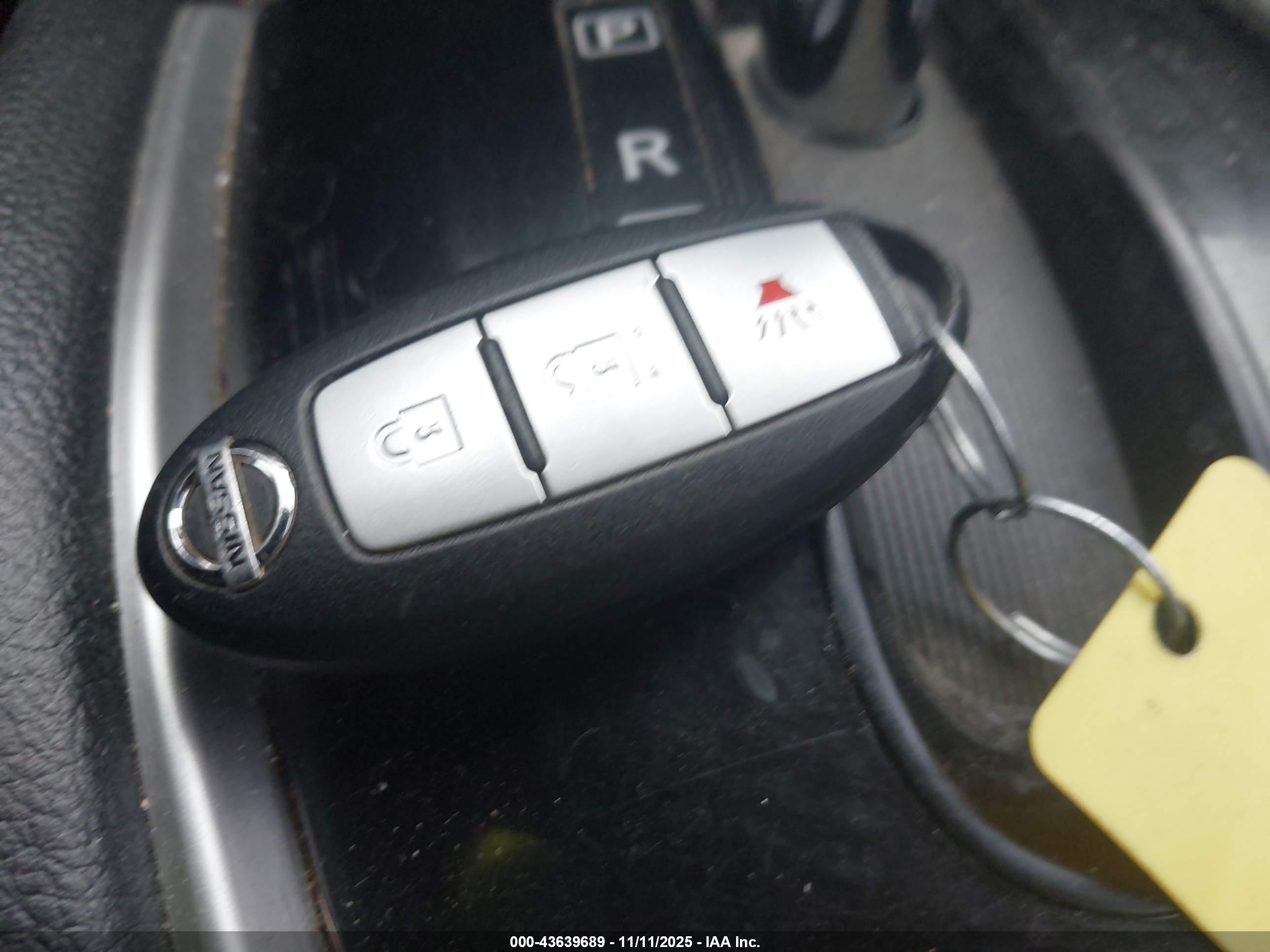 NISSAN ROGUE image 11