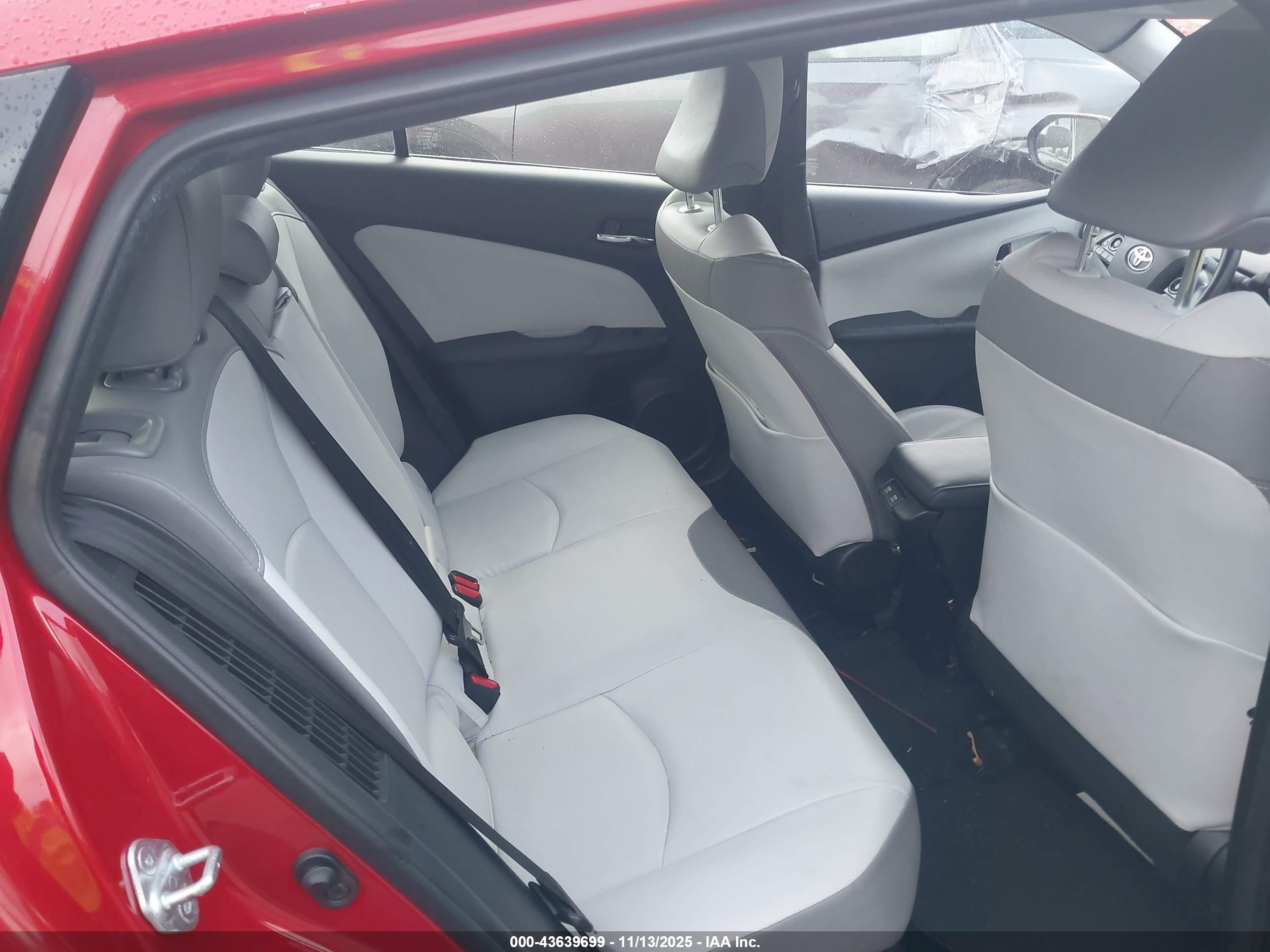 TOYOTA PRIUS image 8