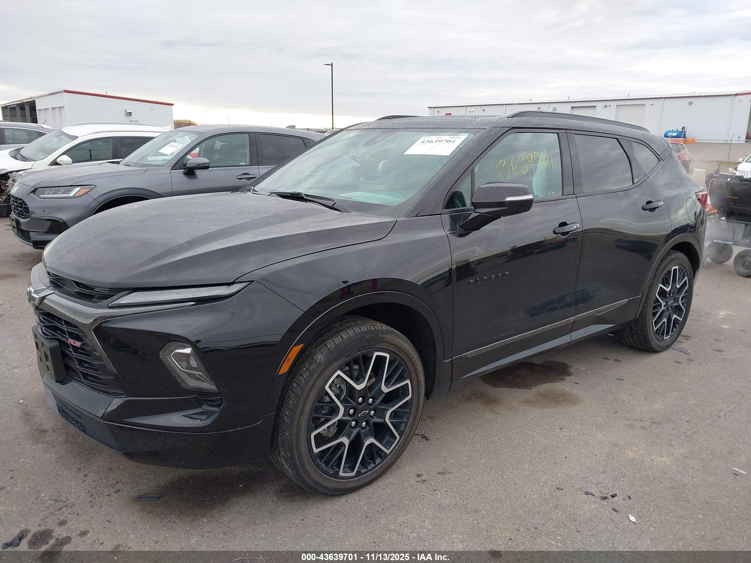 CHEVROLET BLAZER image 2