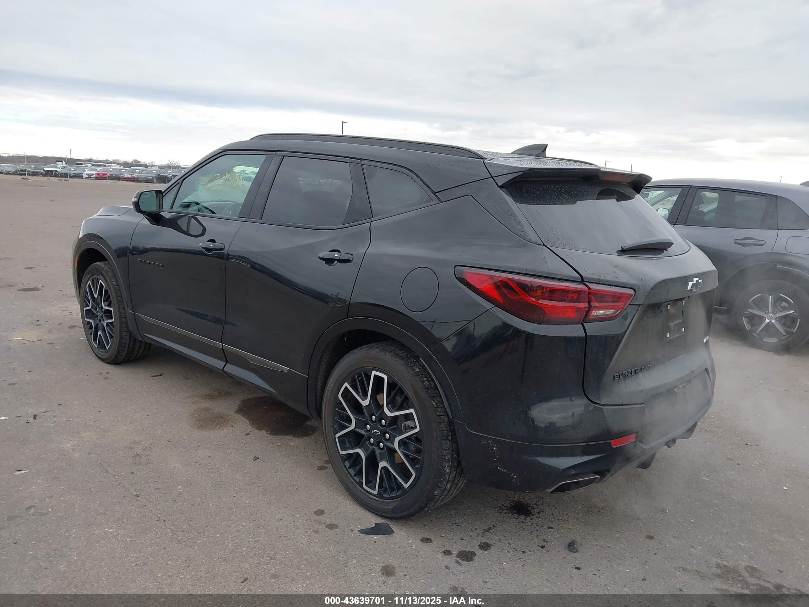 CHEVROLET BLAZER image 3