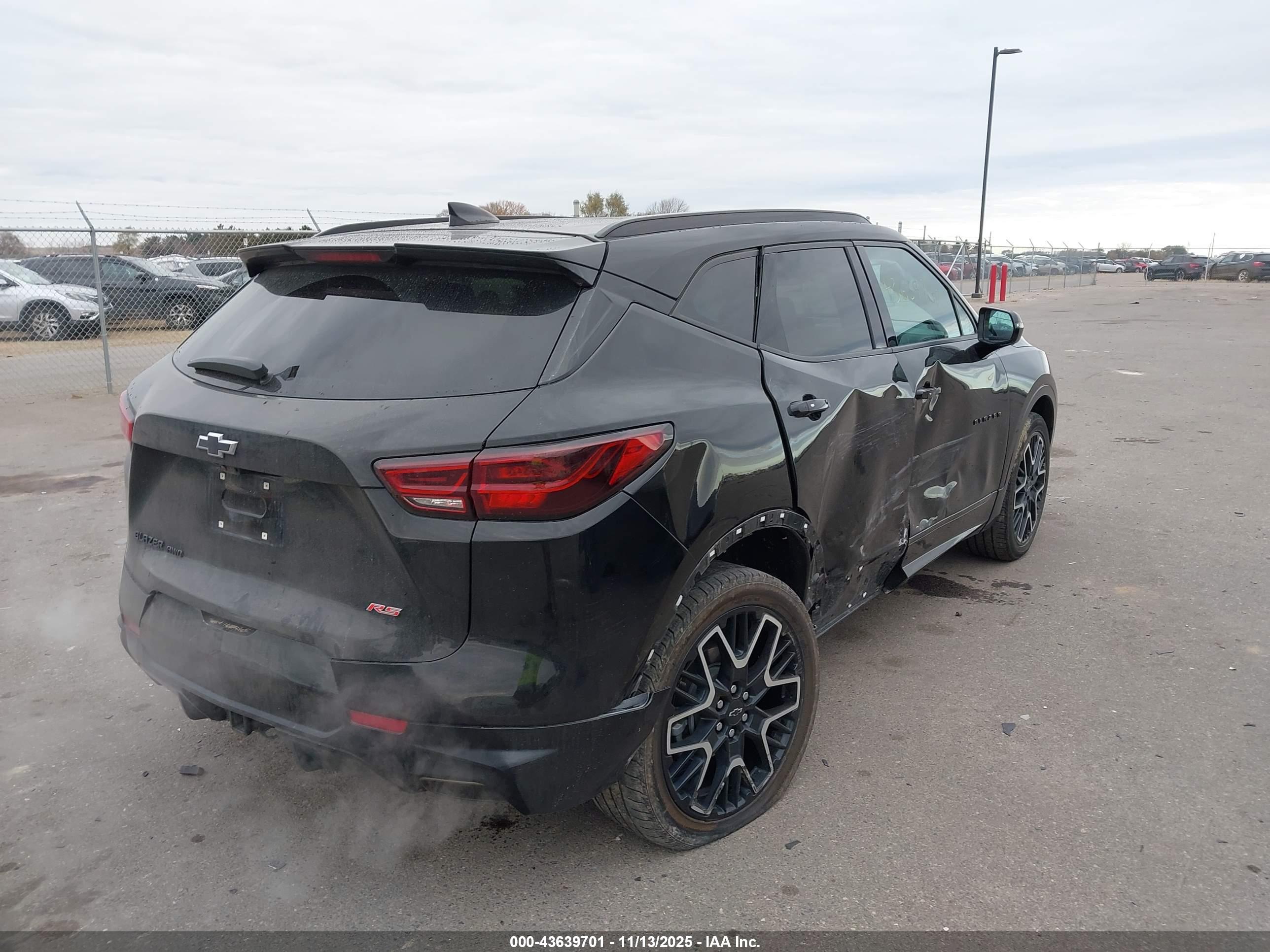 CHEVROLET BLAZER image 4