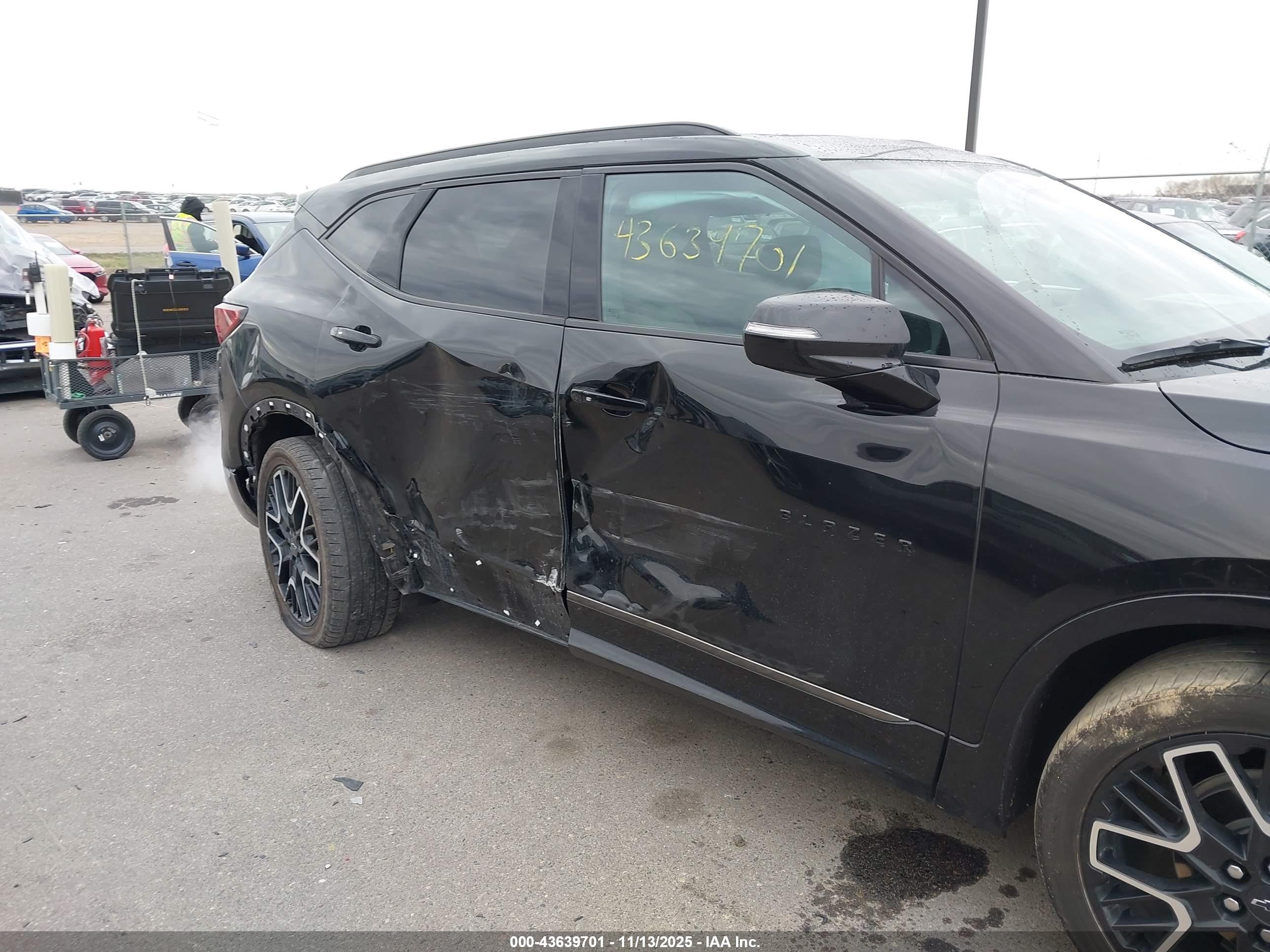 CHEVROLET BLAZER image 6