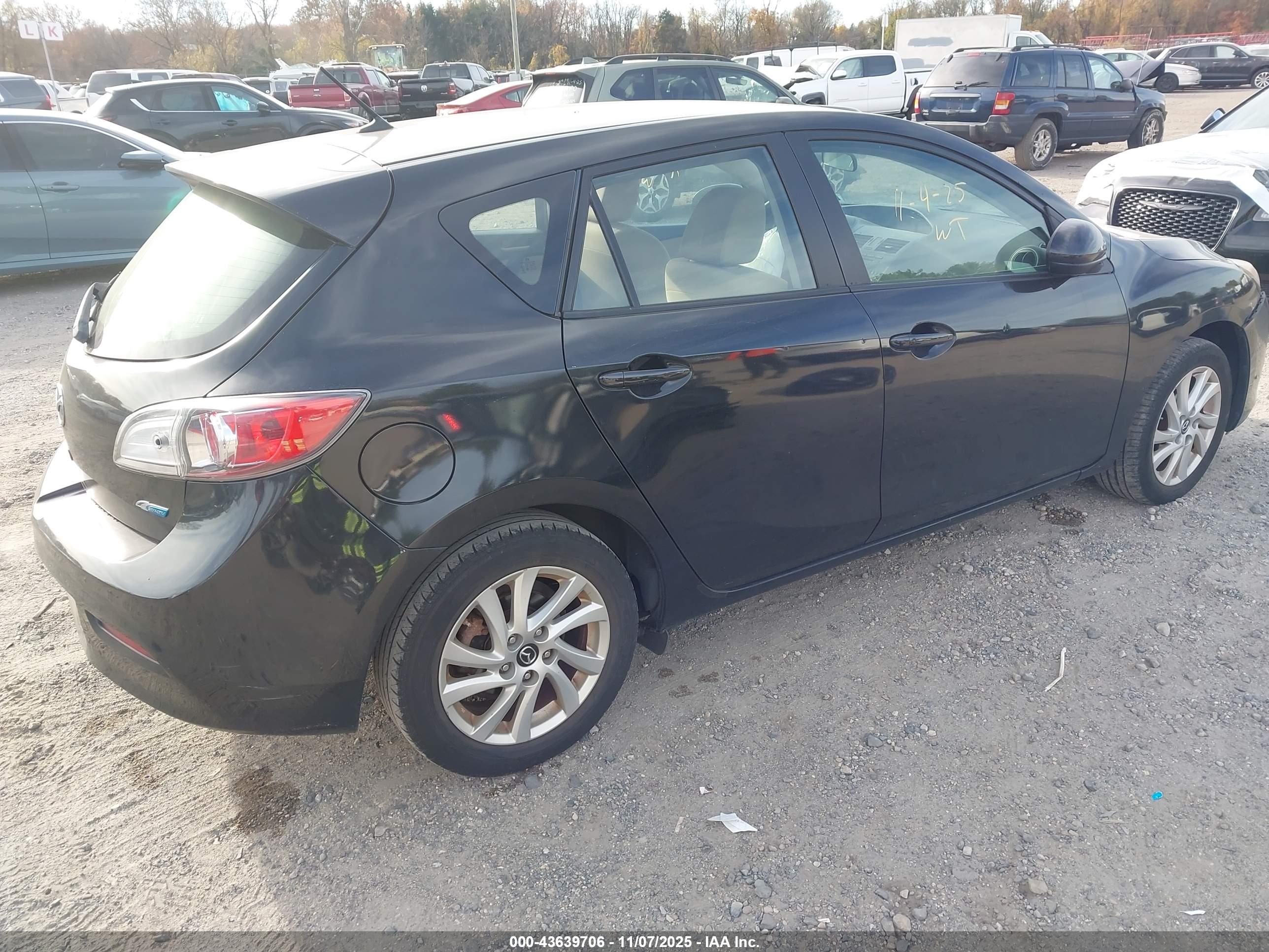 MAZDA MAZDA3 image 4