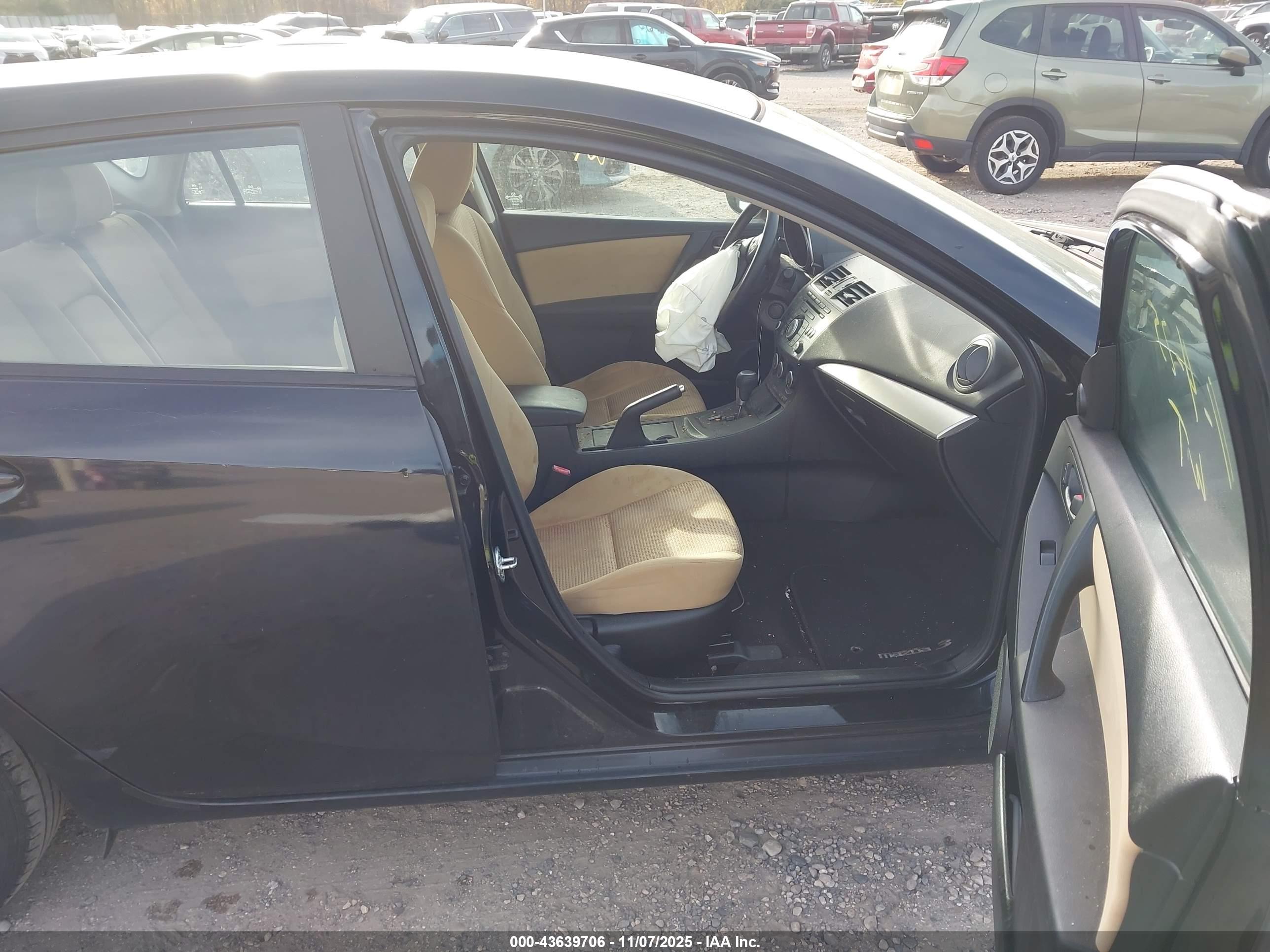 MAZDA MAZDA3 image 5