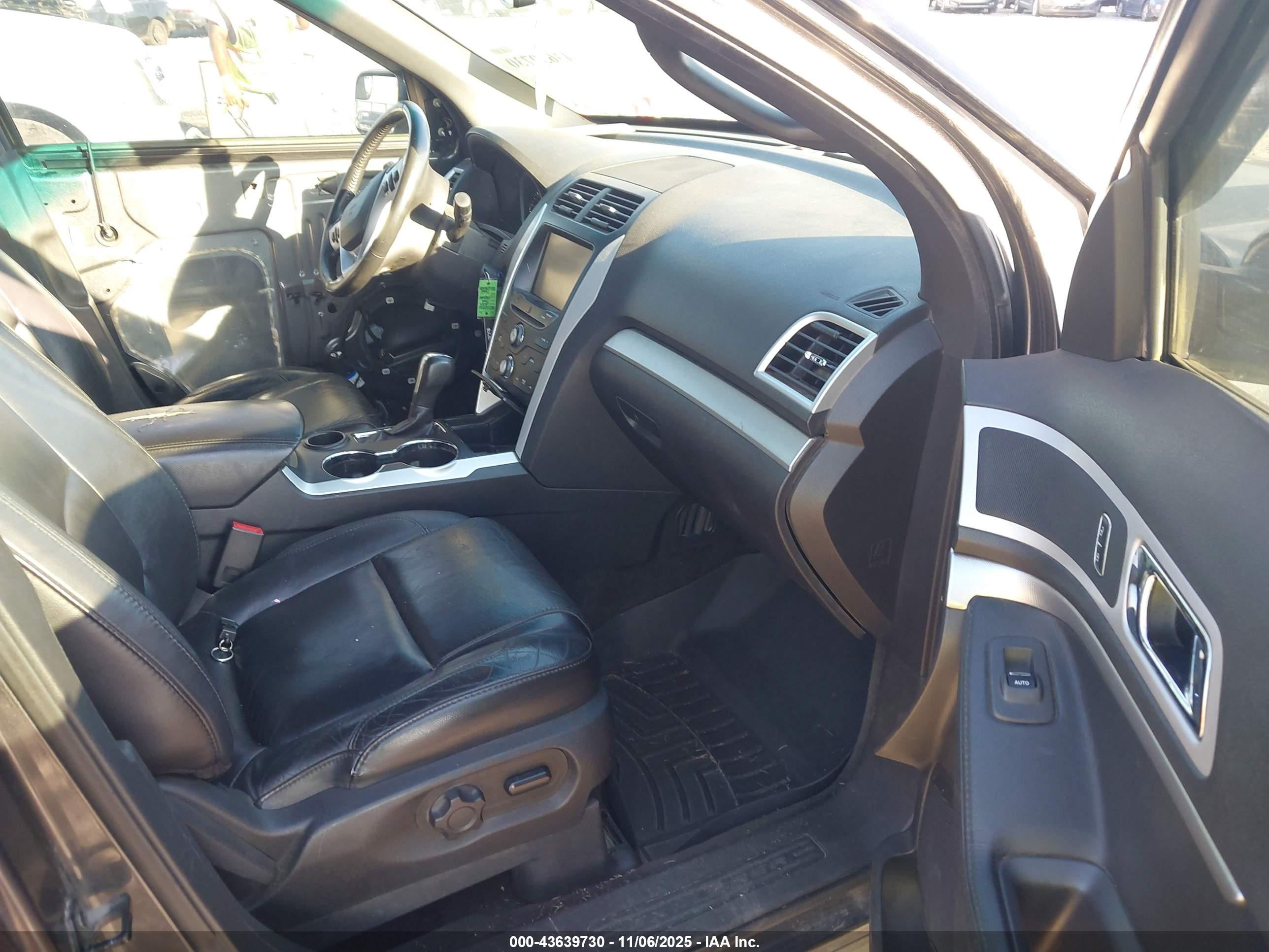 FORD EXPLORER image 5