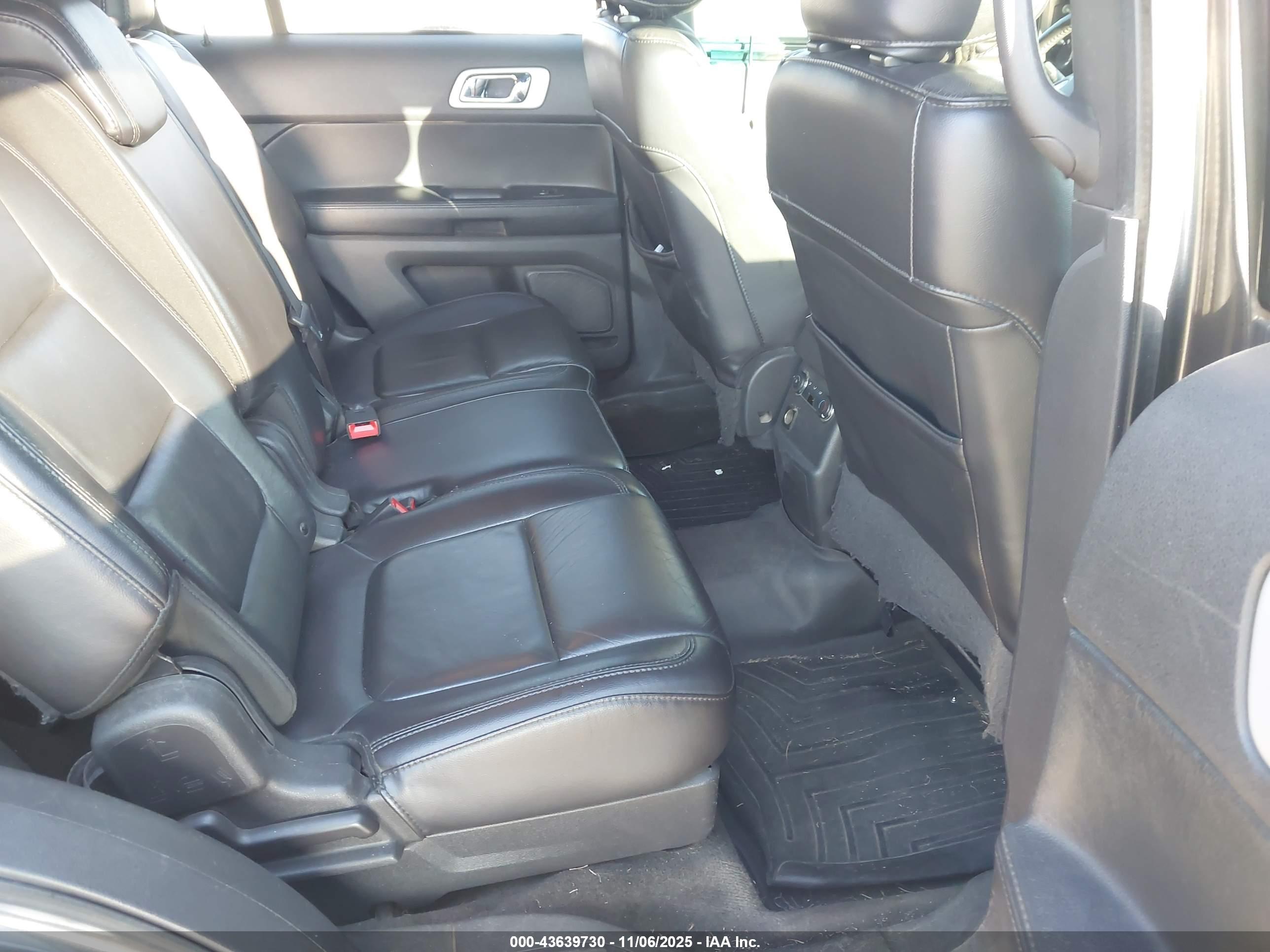 FORD EXPLORER image 8