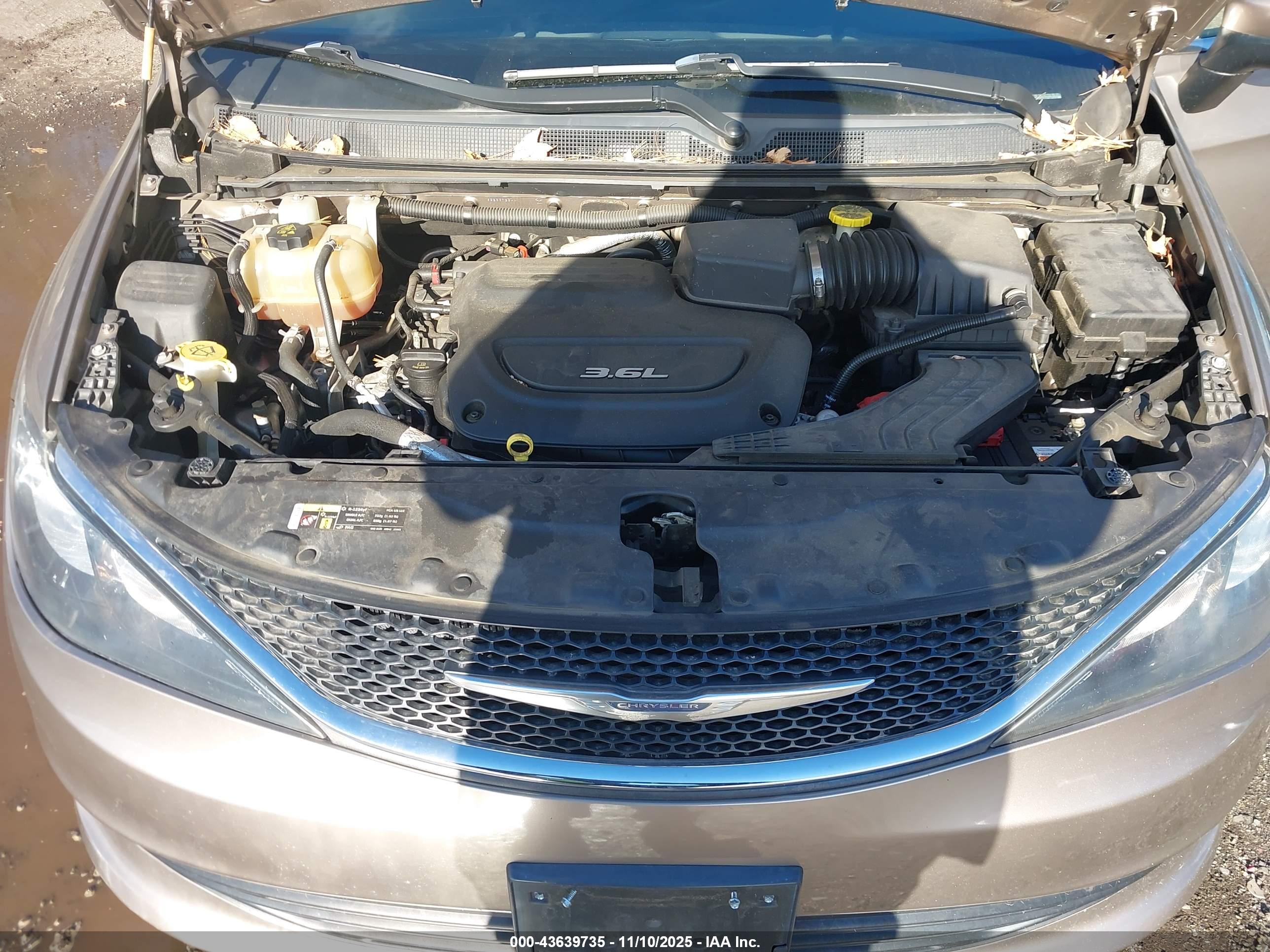 CHRYSLER PACIFICA image 10