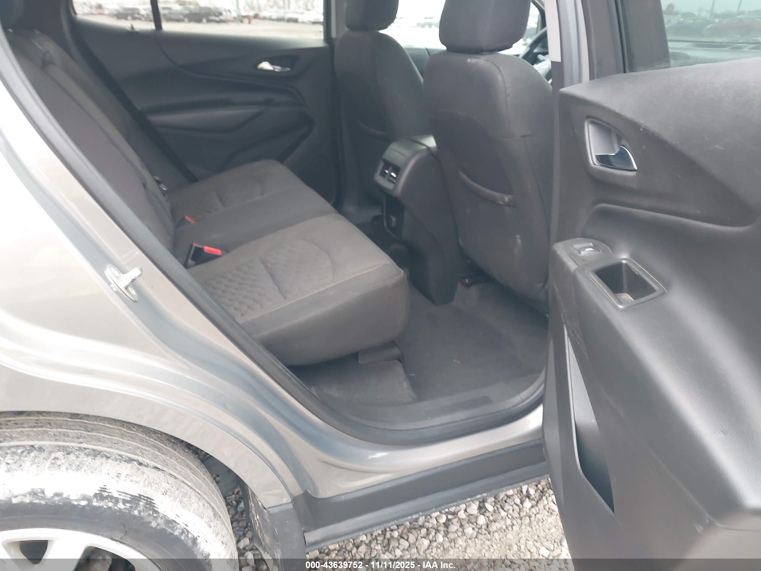 CHEVROLET EQUINOX image 8